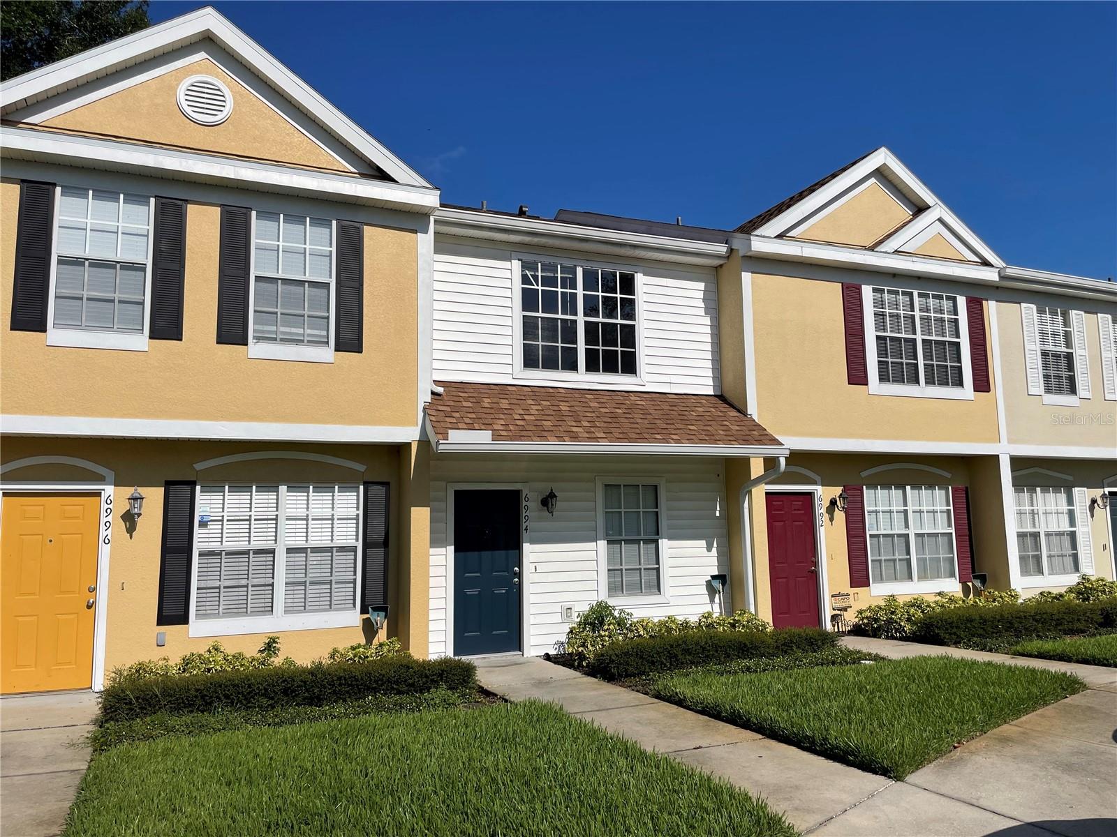 Move in ready!!! Beautiful Townhome , 2 Master Bedrooms, 2.5 Bathrooms, Freshly painted, enclosed Patio, Close to Downtown Orlando (25 Minutes), Close to Majors Roads, Nice Community. Call Now!!!