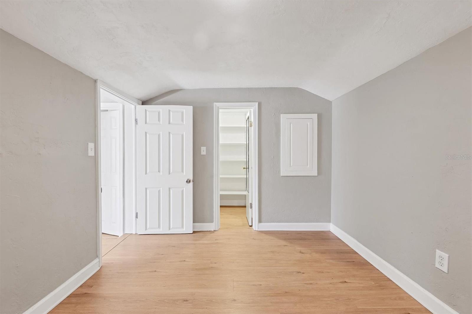 FOREST HILLS - Residential Income
