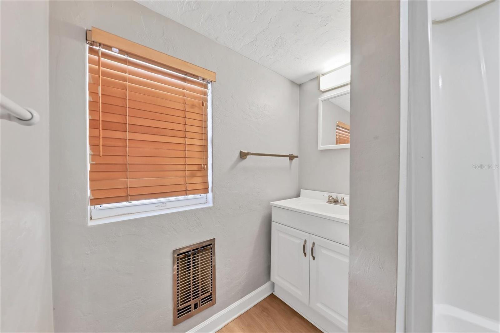 FOREST HILLS - Residential Income
