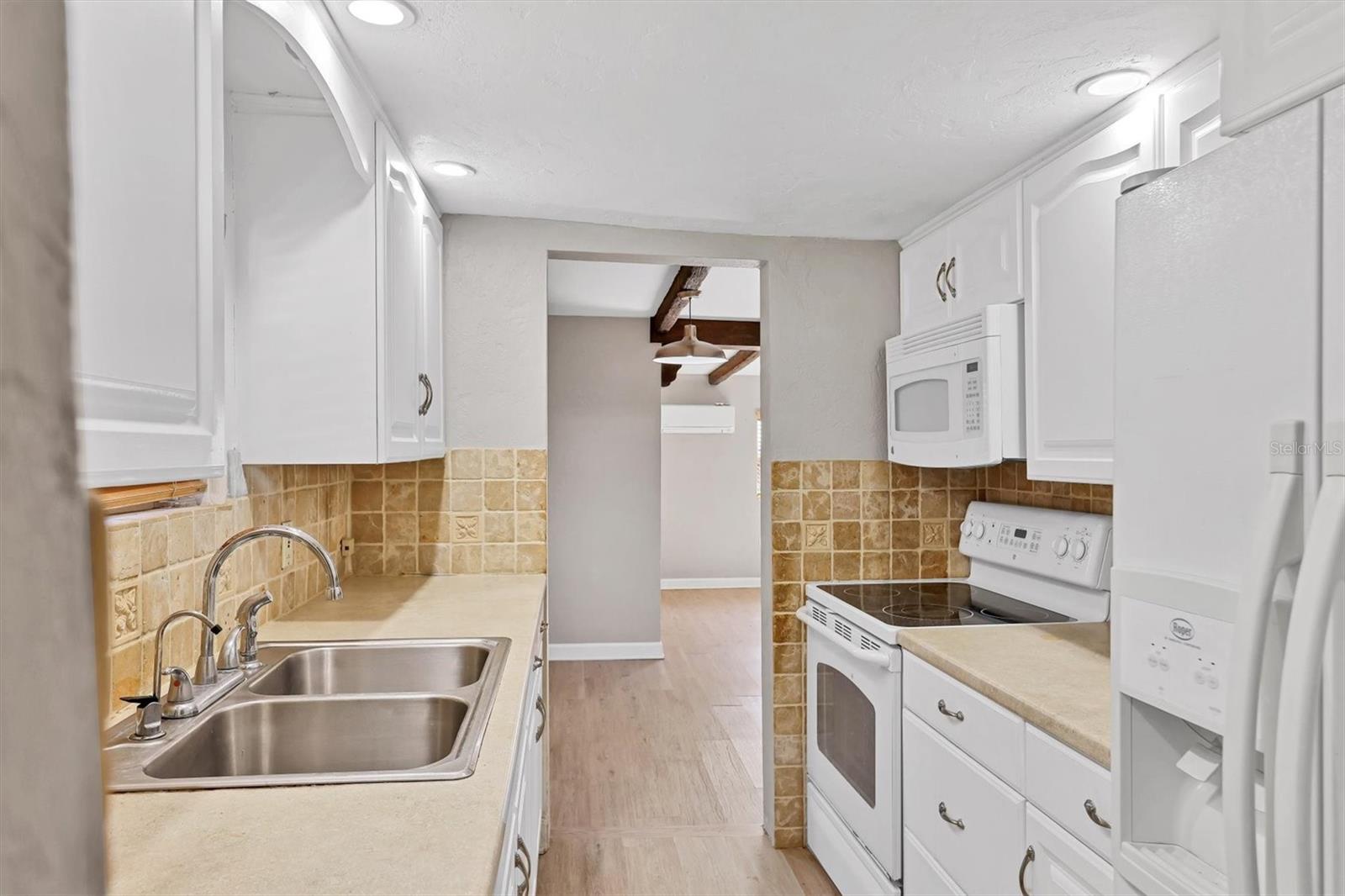FOREST HILLS - Residential Income