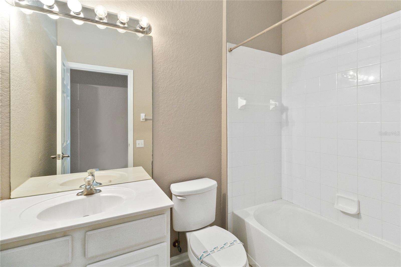 OAK HAMMOCK PRESERVE UNIT 1 - Residential Lease