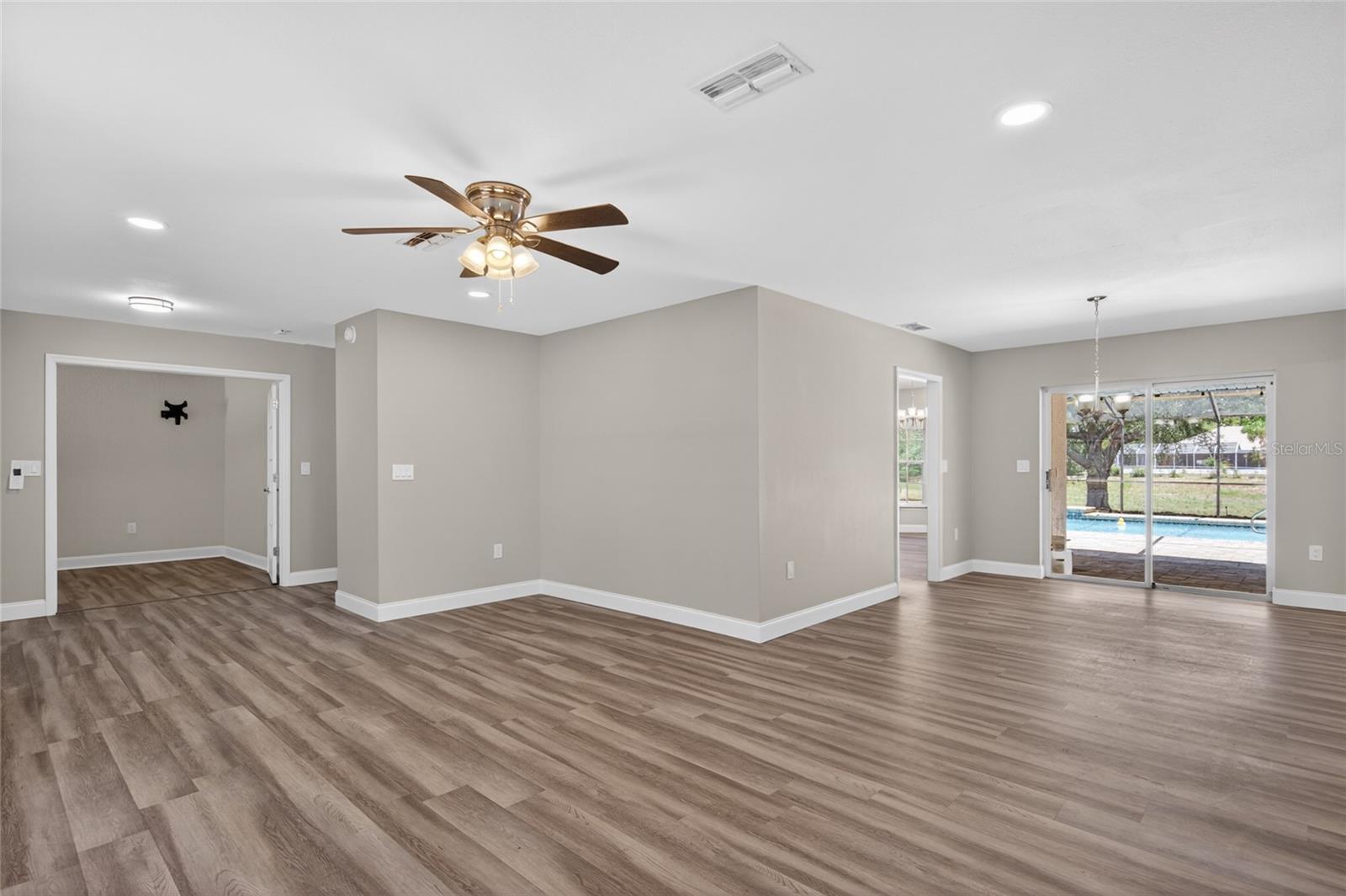 SPRING HILL - Residential