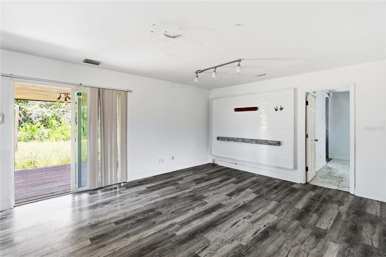 ACREAGE & UNREC - Residential