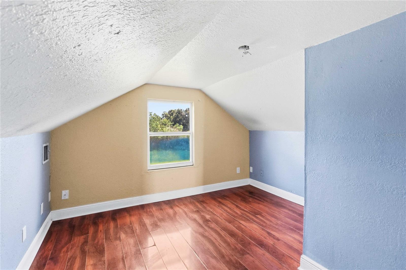 ACREAGE & UNREC - Residential