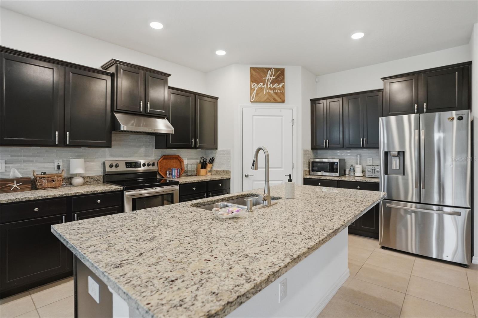 HERNANDO OAKS PH 3 - Residential