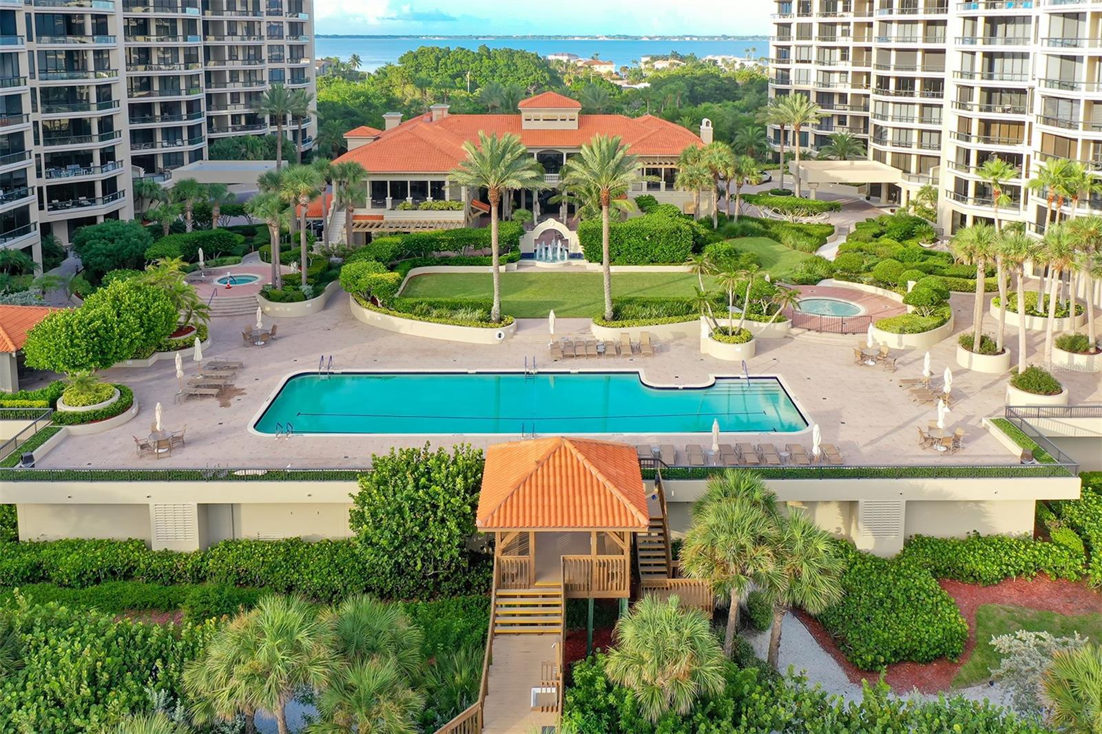 WATER CLUB - Residential