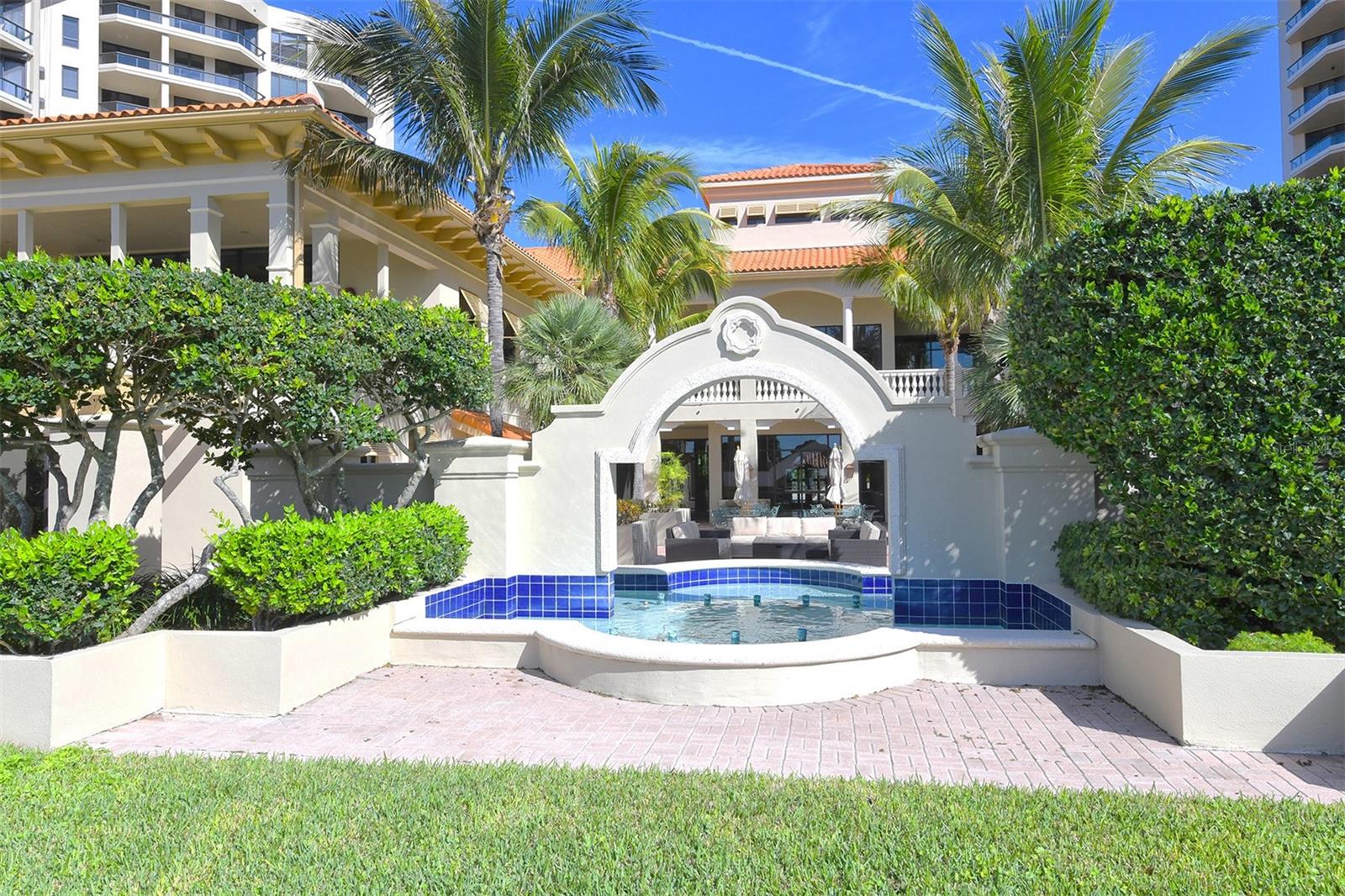WATER CLUB - Residential