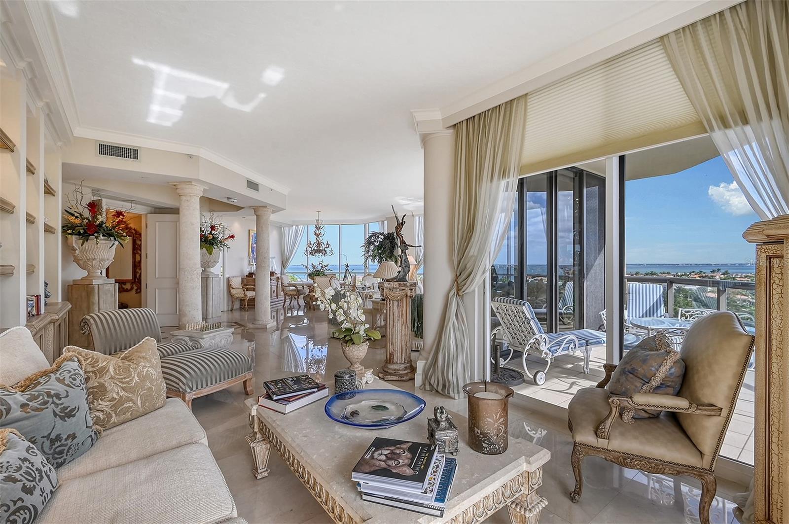 WATER CLUB - Residential