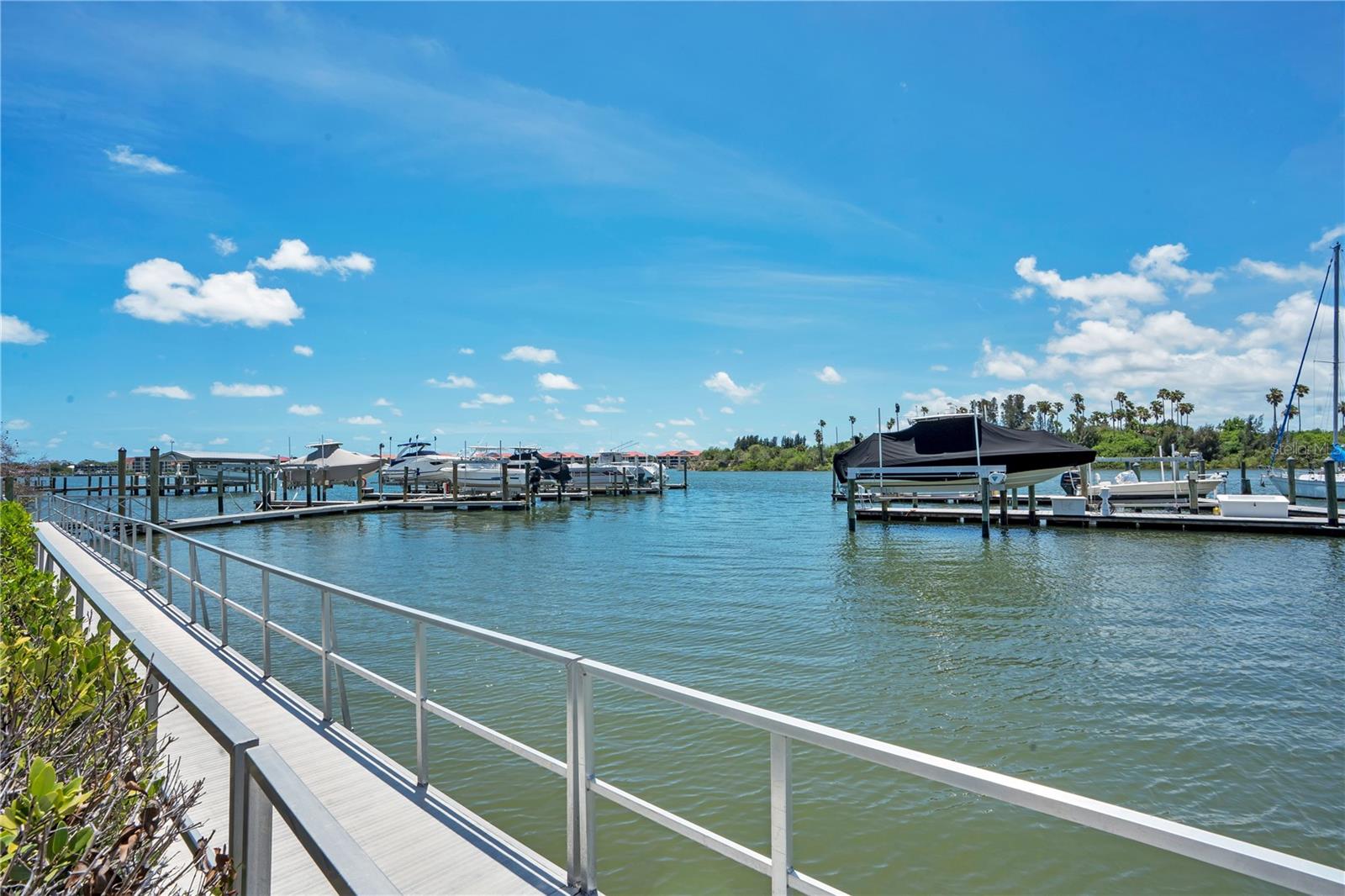 MARINA BAY TWNHMS - Residential
