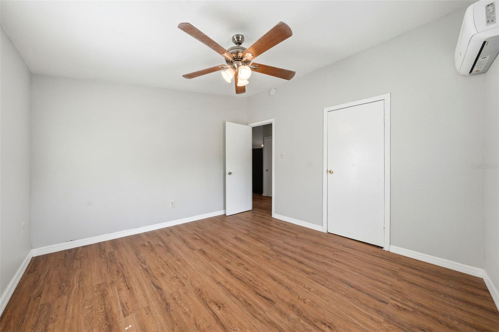 PINE LAKES - Residential