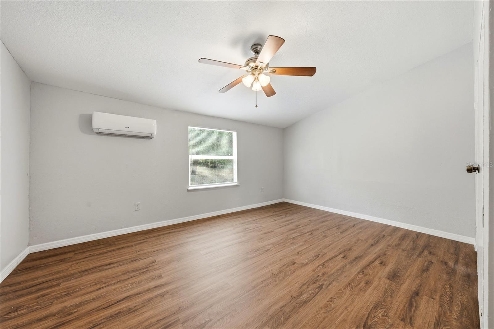 PINE LAKES - Residential