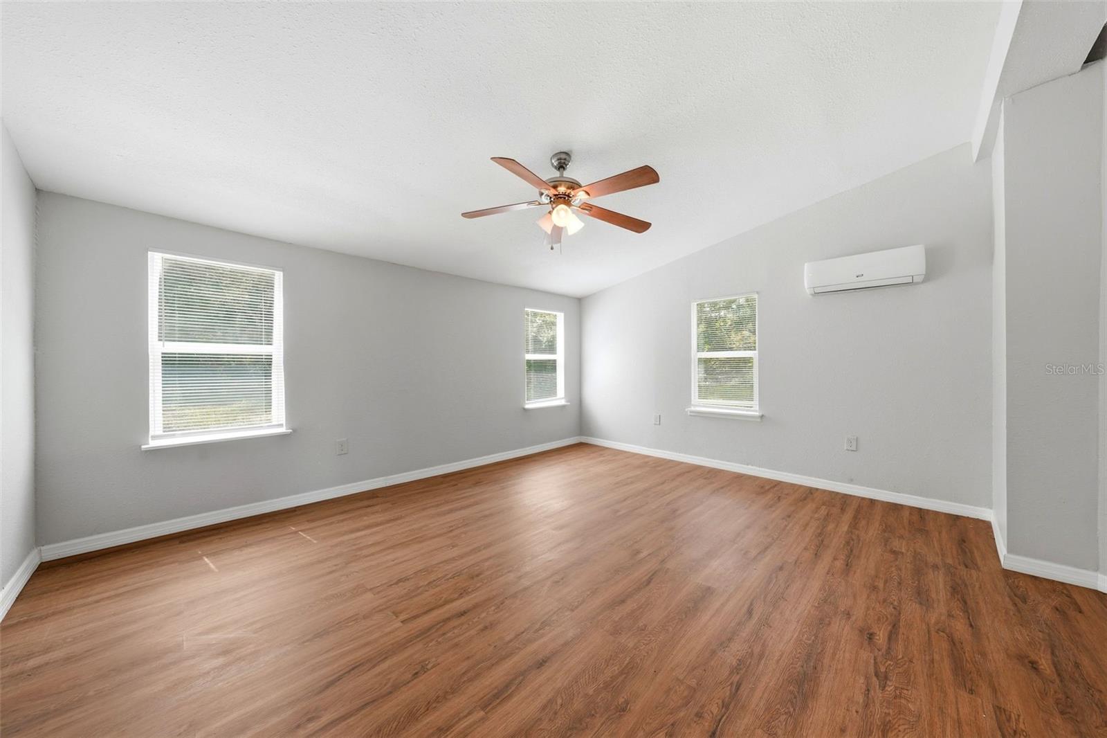 PINE LAKES - Residential