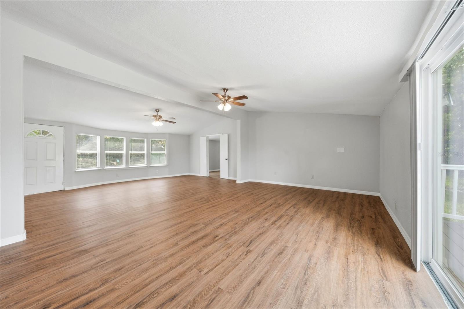 PINE LAKES - Residential