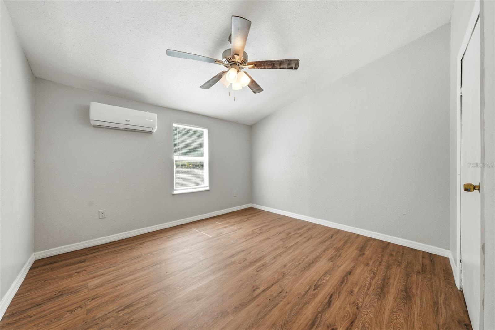 PINE LAKES - Residential
