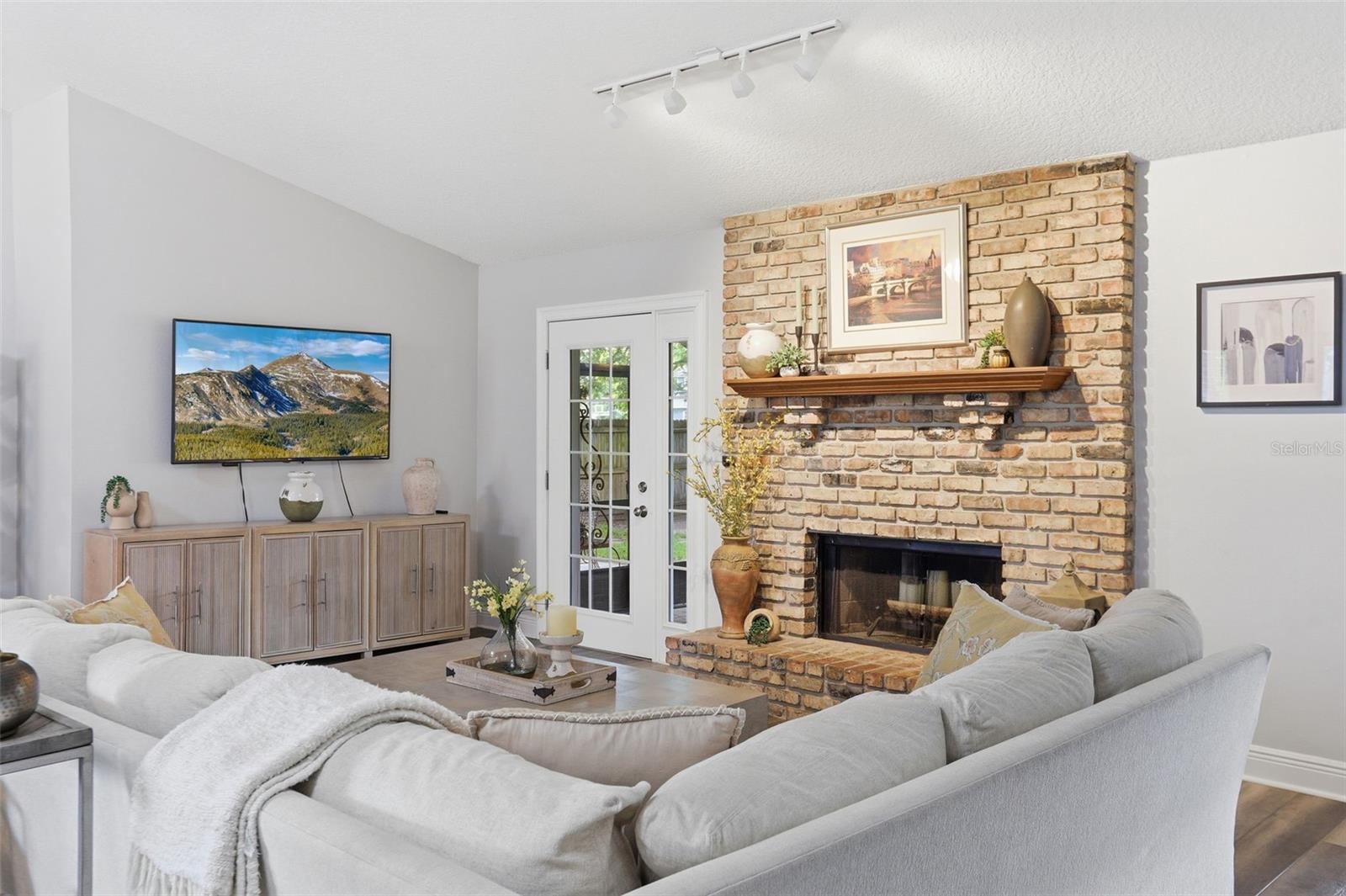CROWN POINT SPGS - Residential