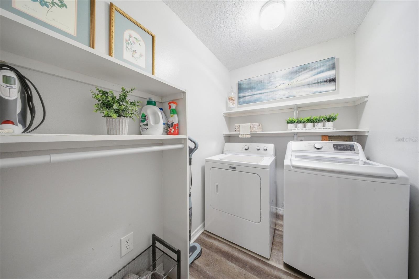 CROWN POINT SPGS - Residential