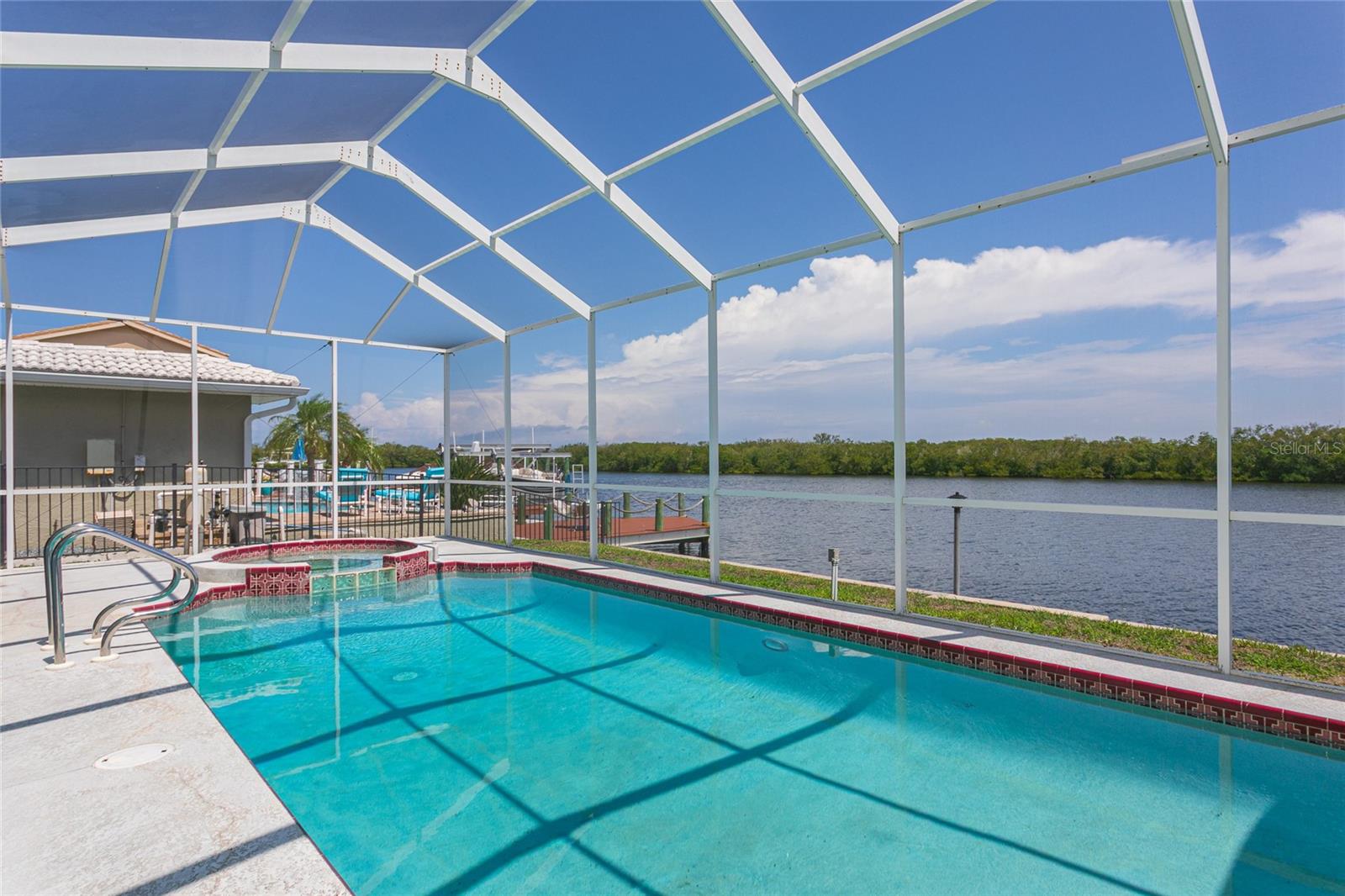 FLOR A MAR - Residential
