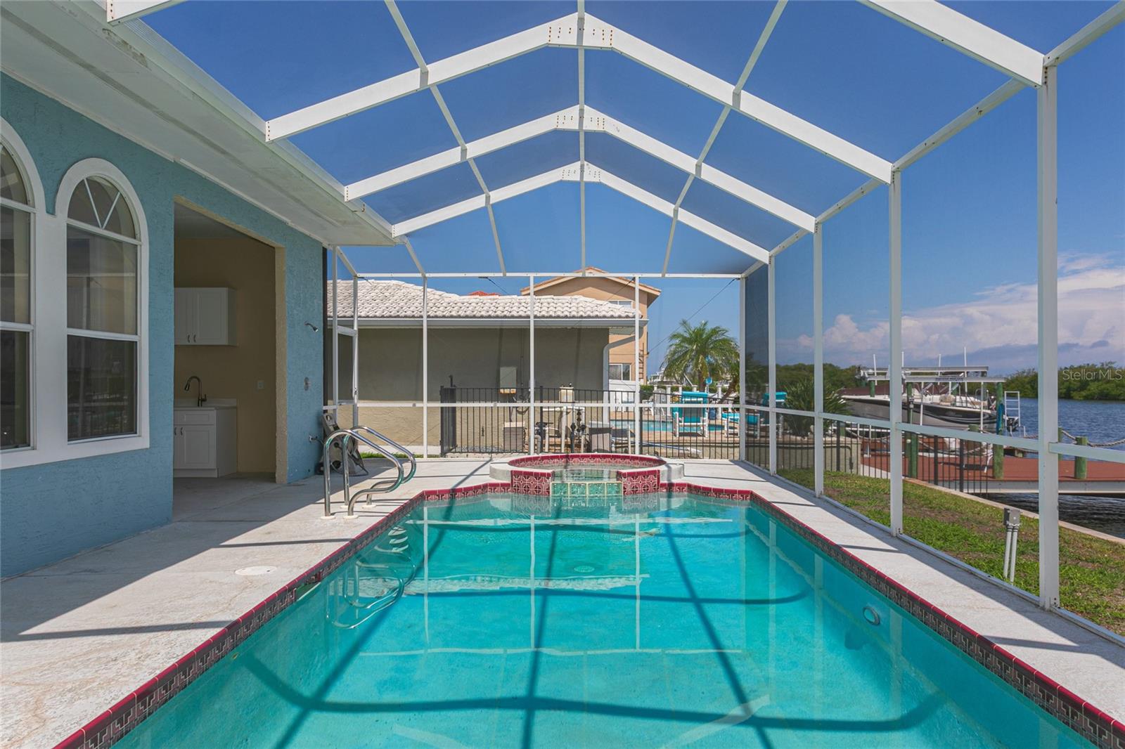 FLOR A MAR - Residential
