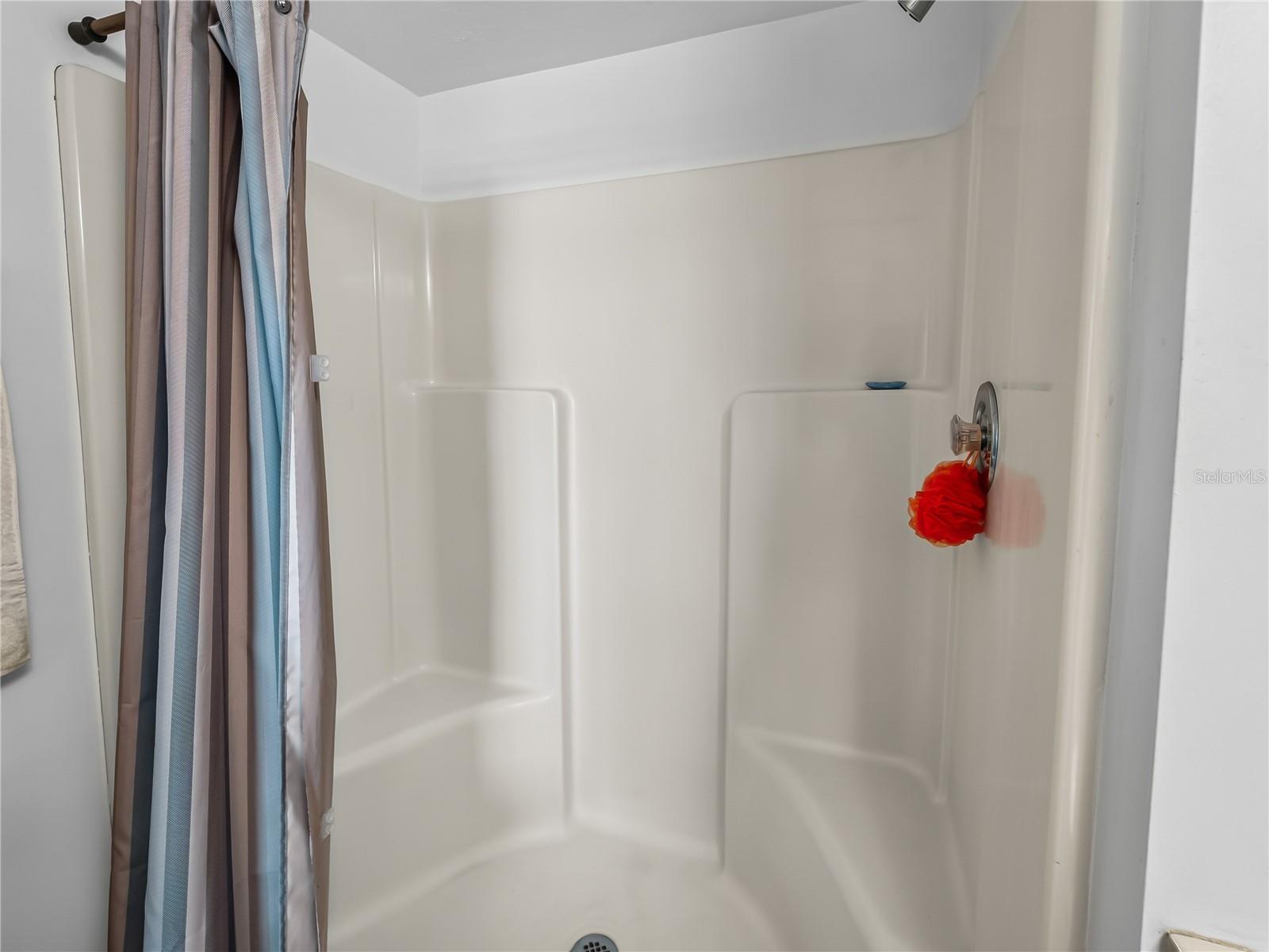 LAKES EDGE - Residential