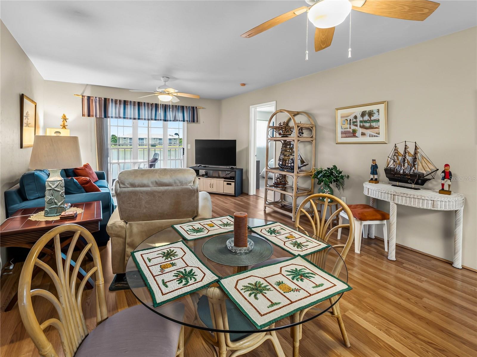 LAKES EDGE - Residential