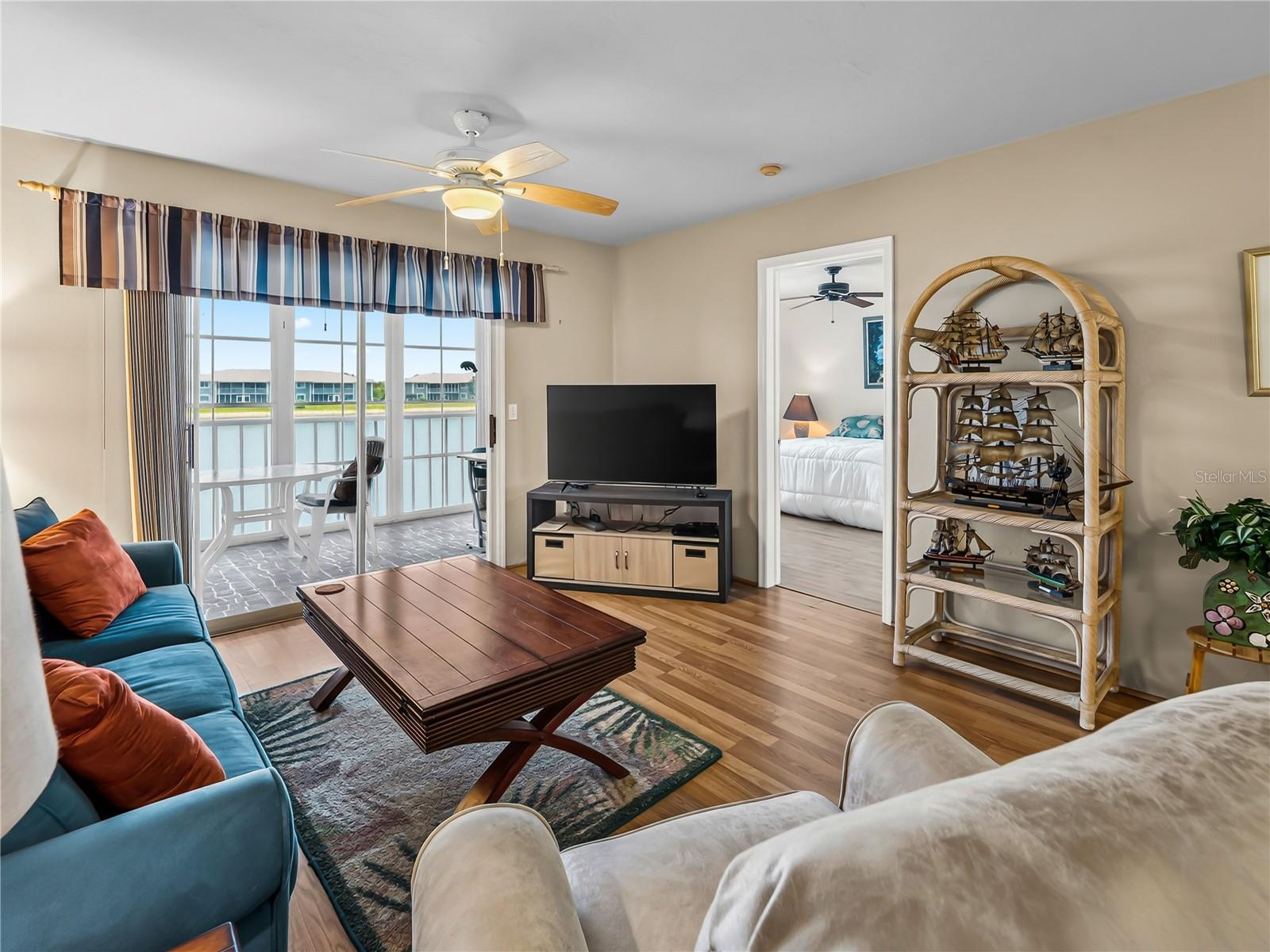 LAKES EDGE - Residential