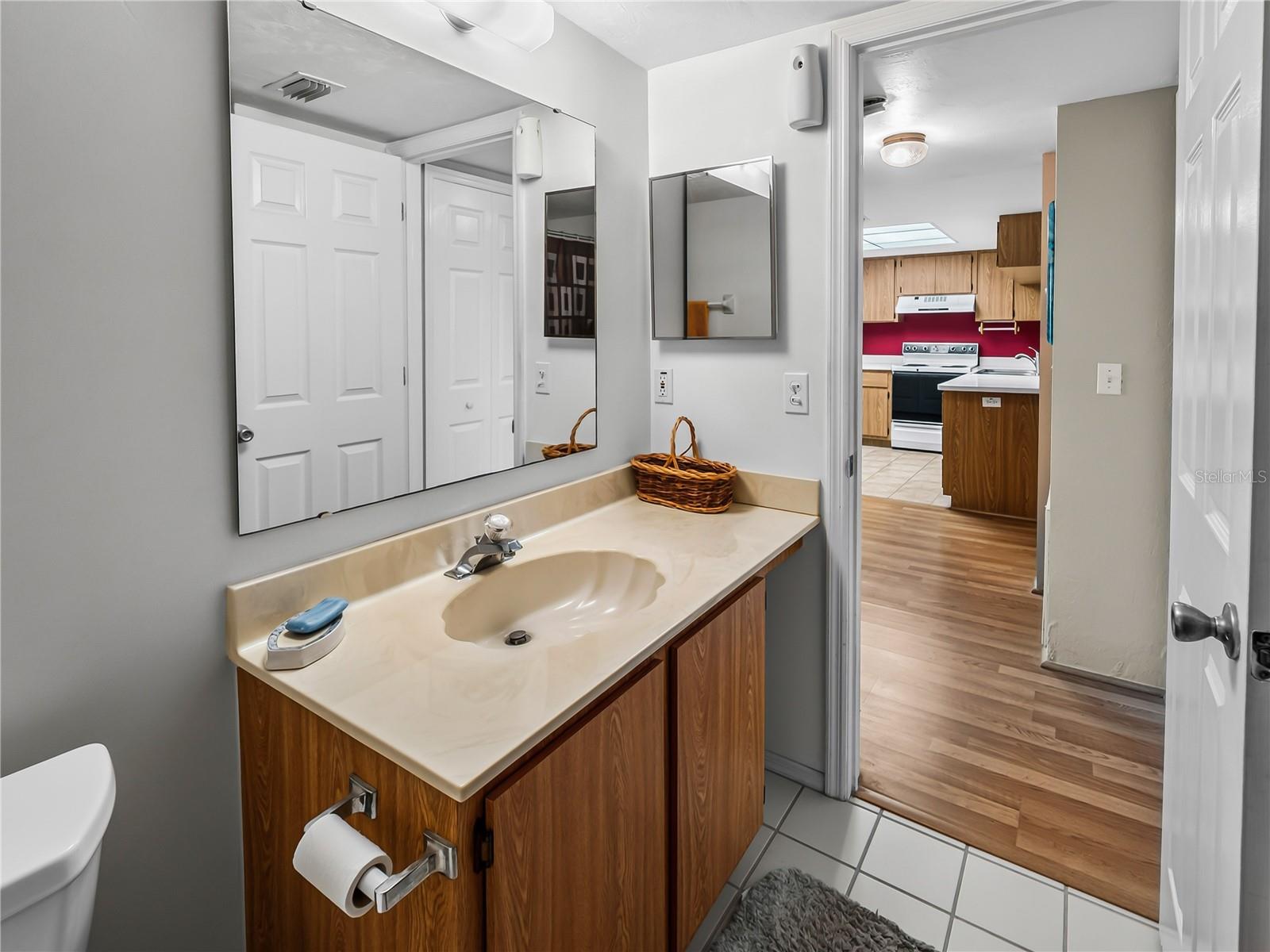 LAKES EDGE - Residential