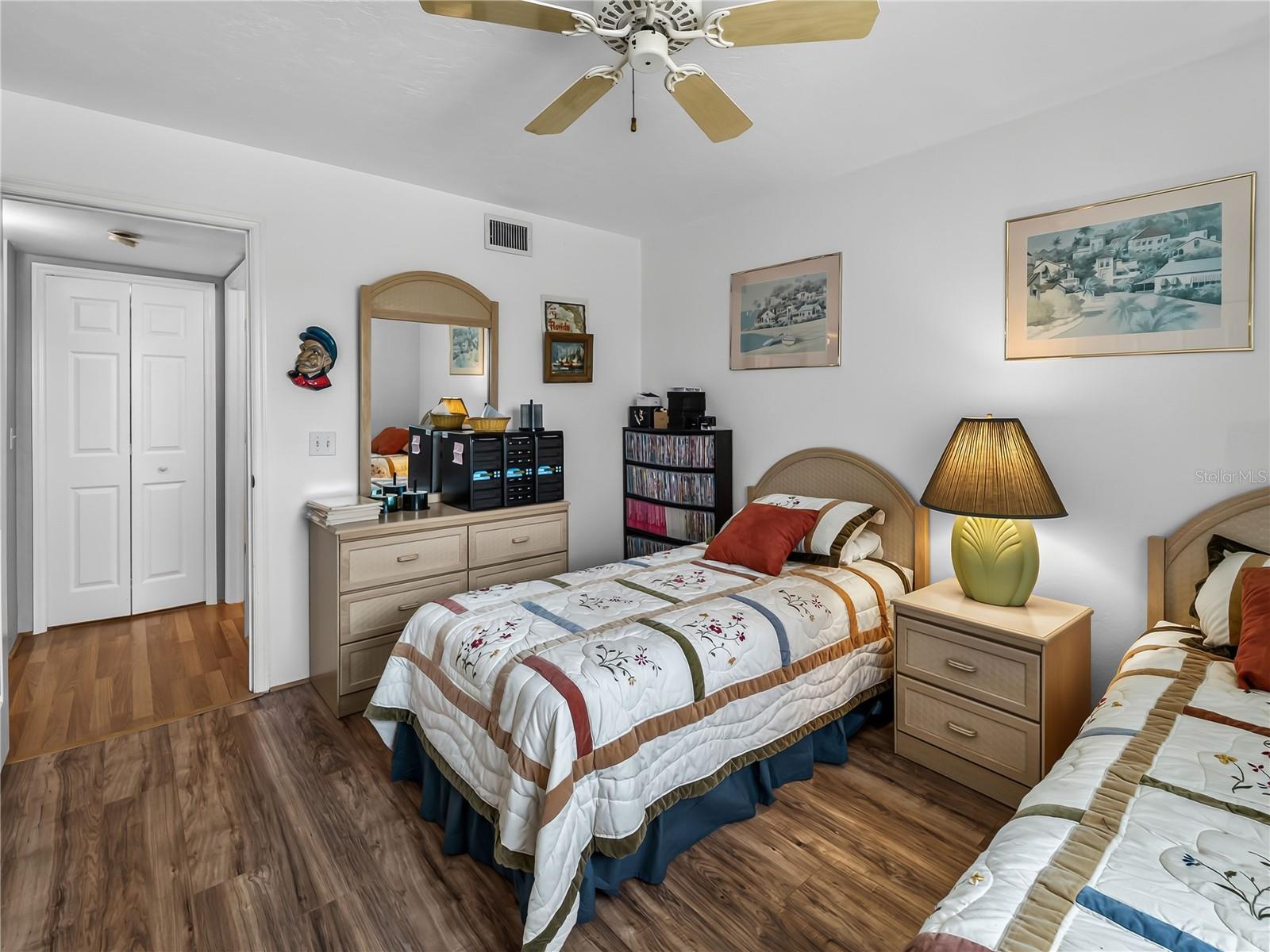 LAKES EDGE - Residential