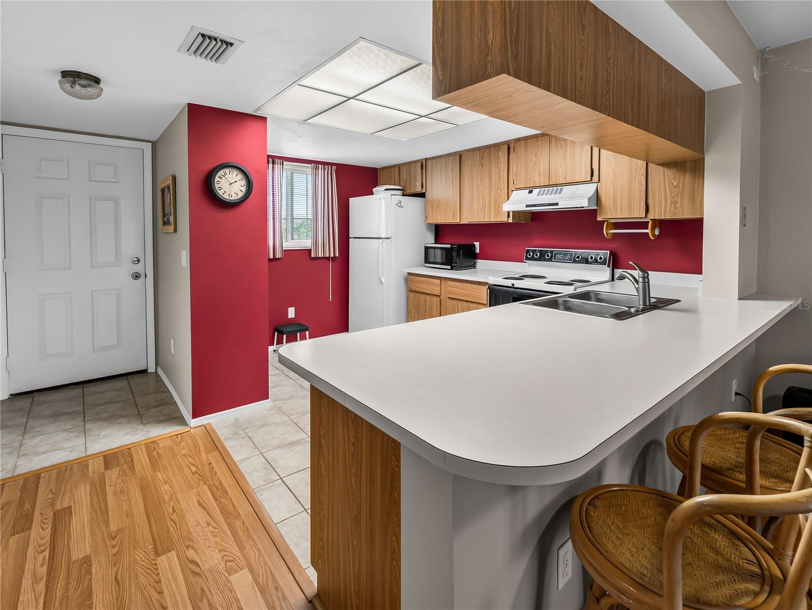 LAKES EDGE - Residential