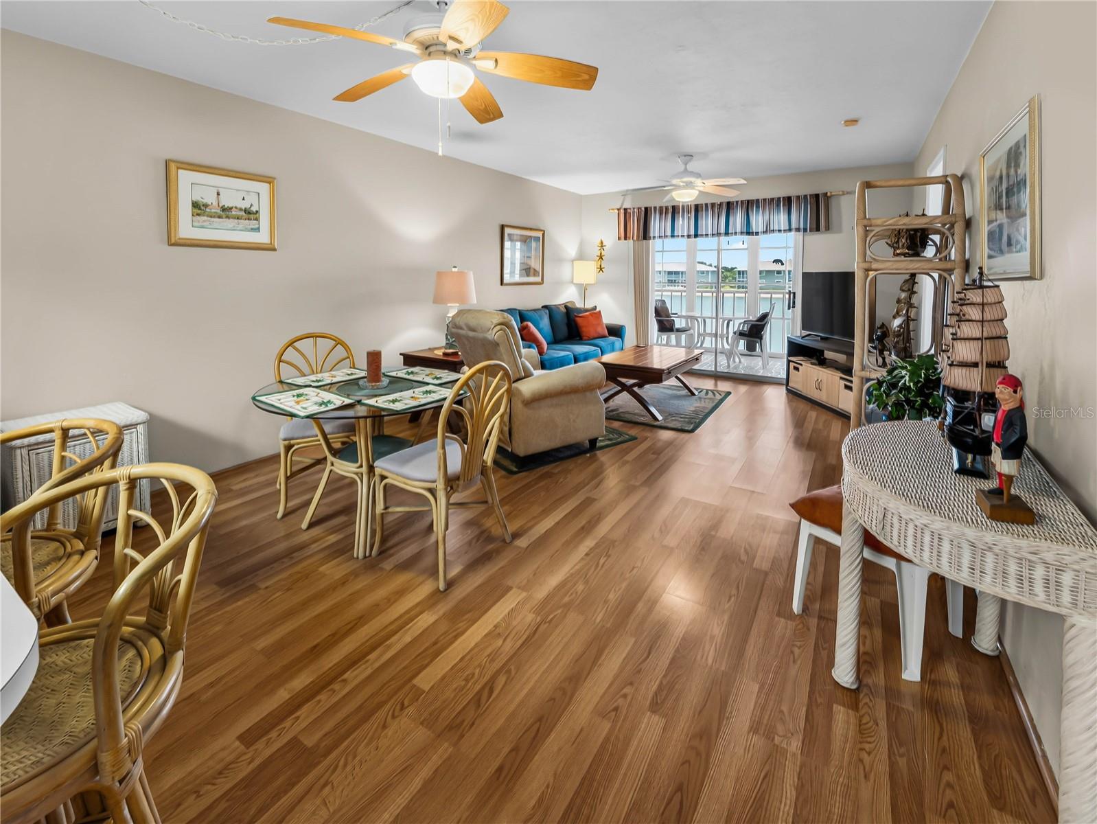 LAKES EDGE - Residential