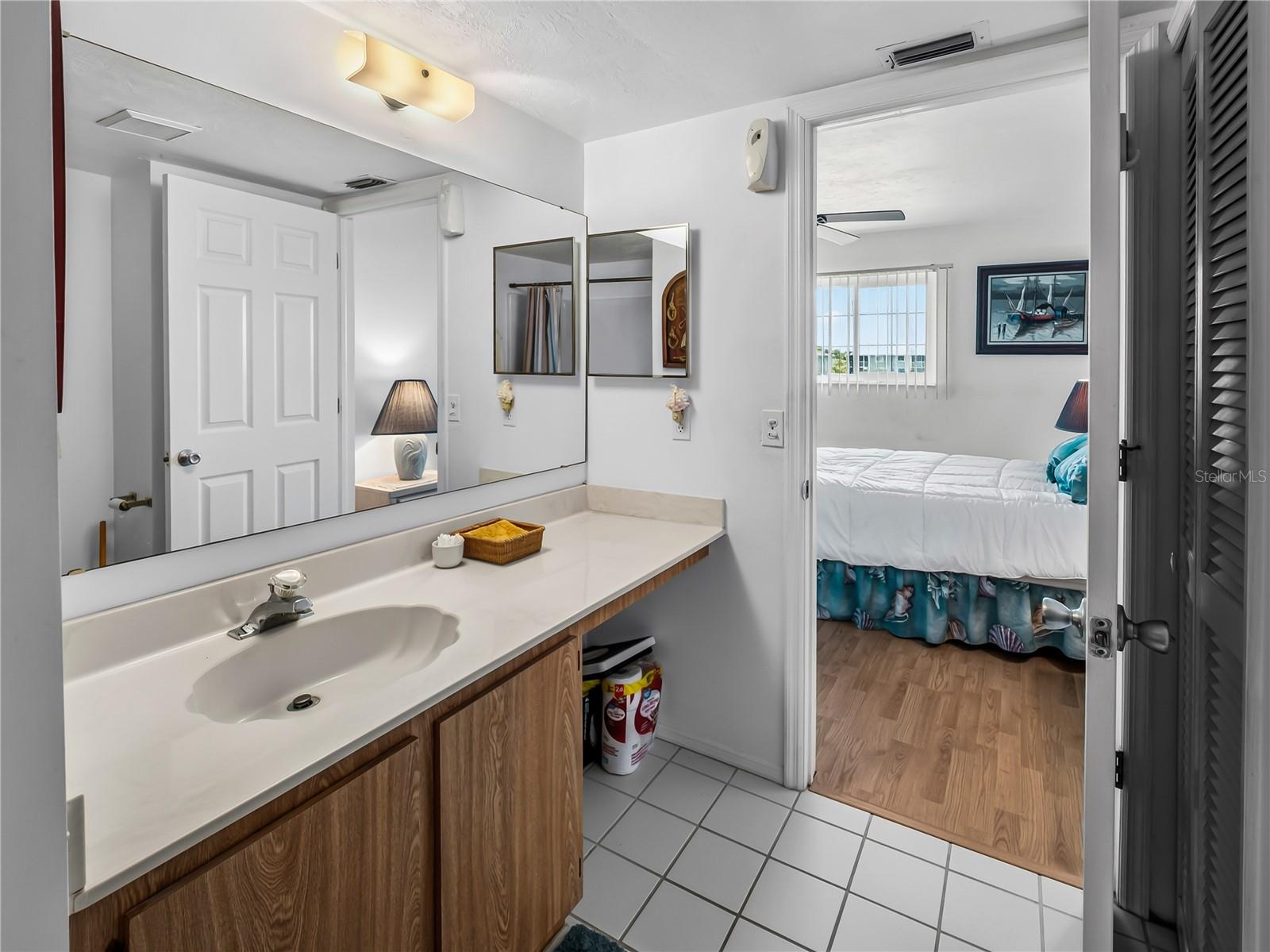 LAKES EDGE - Residential