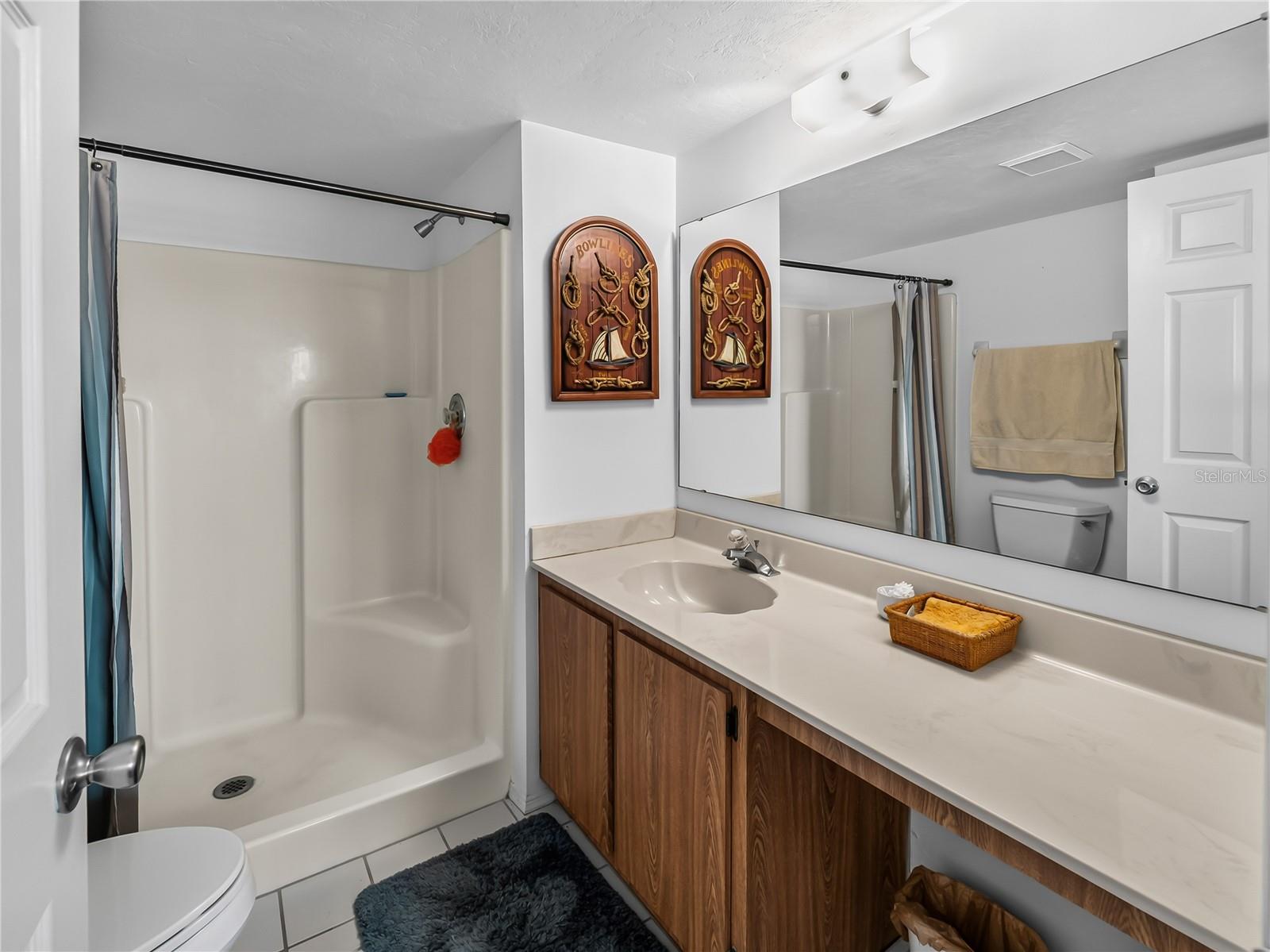 LAKES EDGE - Residential