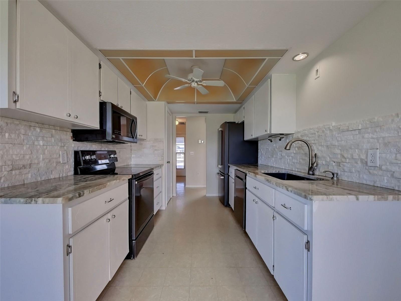 LOT 484 VENICE GARDENS UNIT 8 - Residential