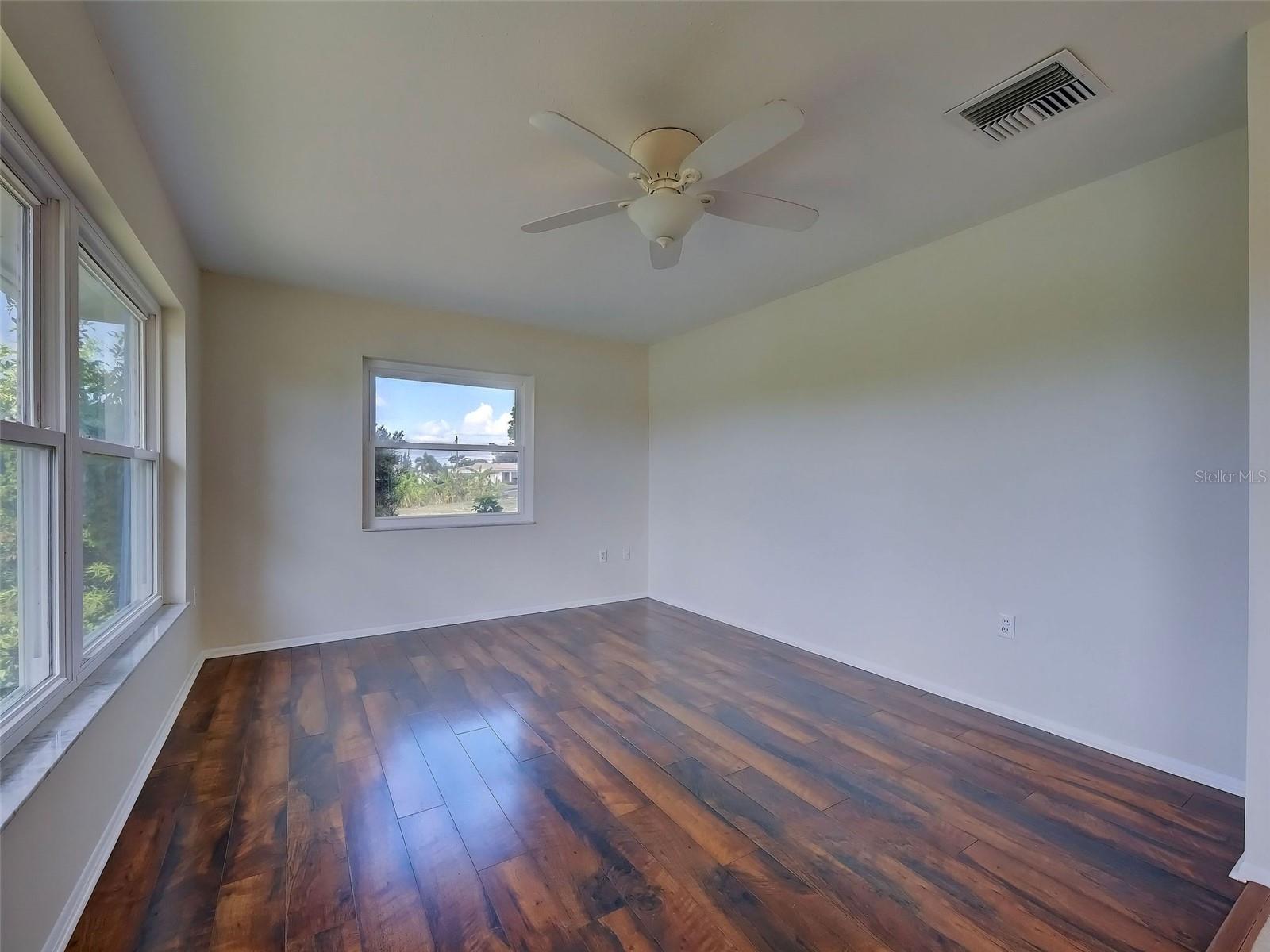 LOT 484 VENICE GARDENS UNIT 8 - Residential