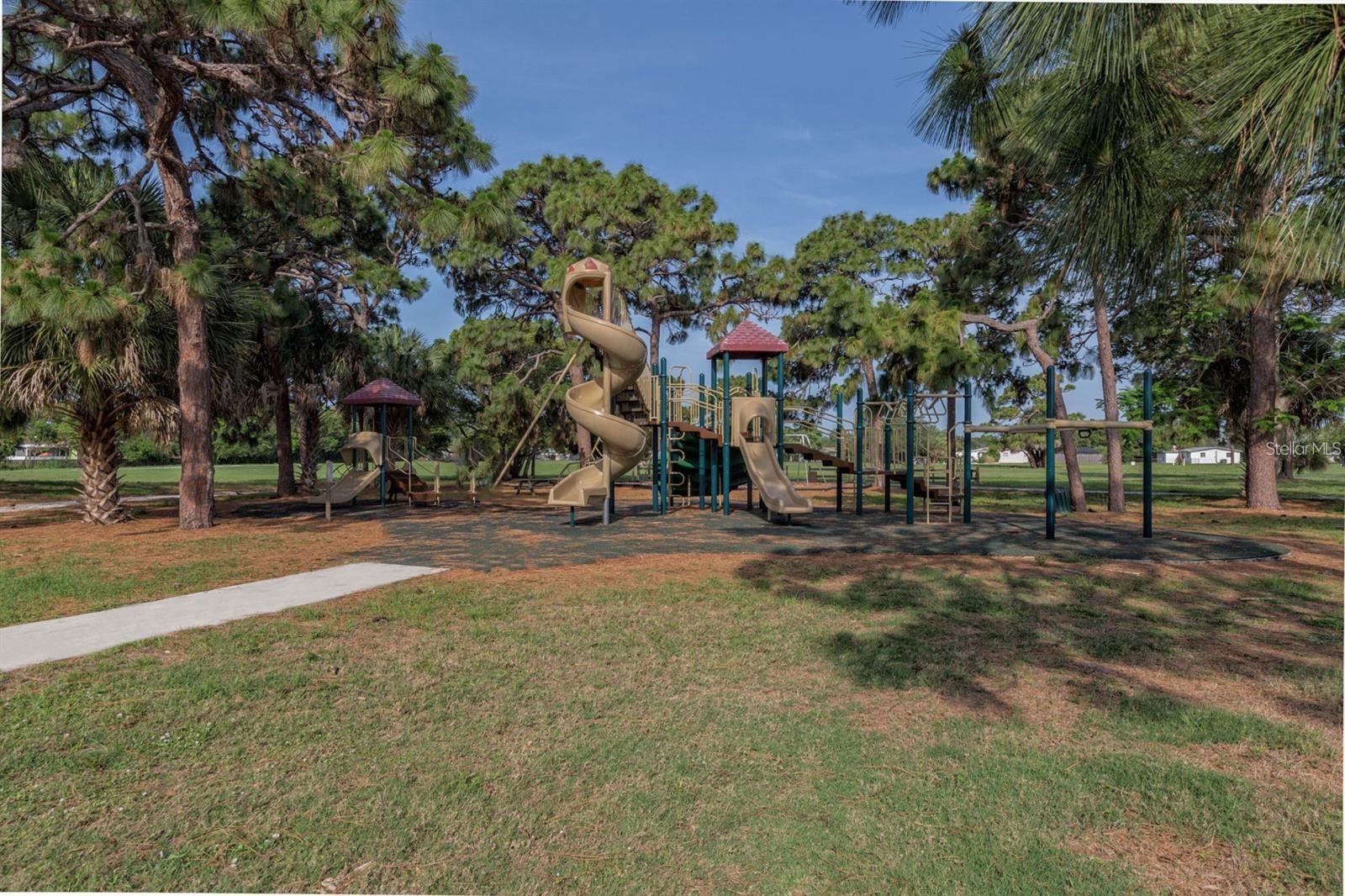 LOT 484 VENICE GARDENS UNIT 8 - Residential
