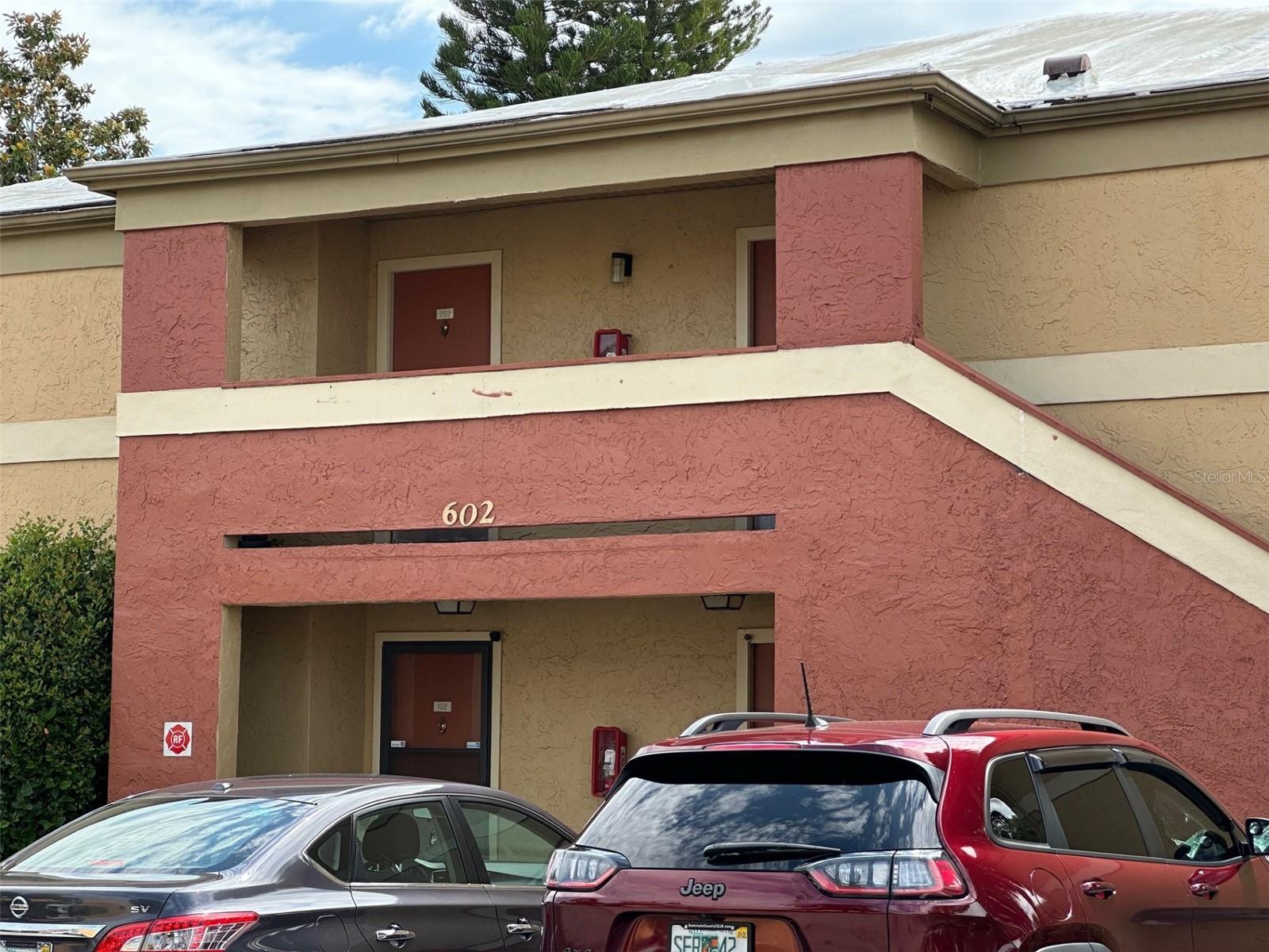 Welcome to the Oxford Square Condominium Community, located in the established and vibrant city of Casselberry. This well-maintained property offers 2 bedrooms, 2 full bathrooms, and a spacious living and dining area that connects to the balcony through a sliding glass door. Kitchen with granite countertops and wooden cabinets, with all appliances included. Laundry closet with washer and dryer. New roof (2025), 5-year-old air conditioning unit, and laminate flooring throughout the unit. The Oxford community offers on-site management, a clubhouse, a salon for social gatherings, two pools, a tennis court, a gym, and a car wash. It is conveniently located near restaurants, shopping centers, major roads, UCF, Valencia College East Campus, Rolling College, Altamonte Springs Mall, and just steps from the Seminole County Library. Don’t miss the opportunity to acquire this affordable property, not only for its price but also for its unbeatable access to the main arteries of Orlando.