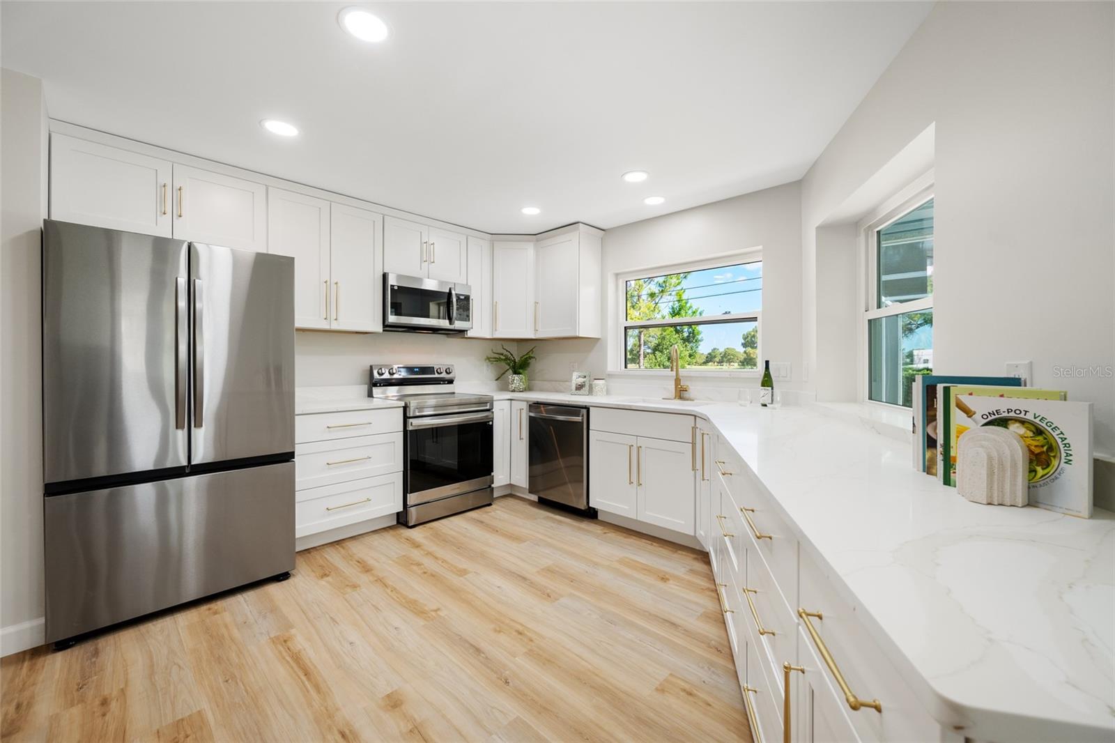 BELLEAIR ESTATES - Residential