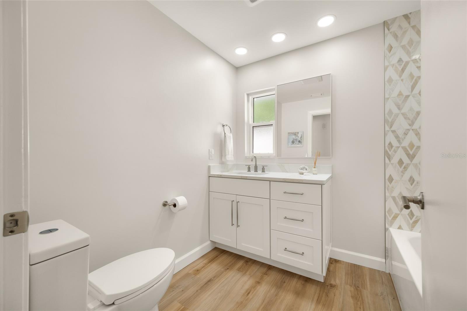 BELLEAIR ESTATES - Residential