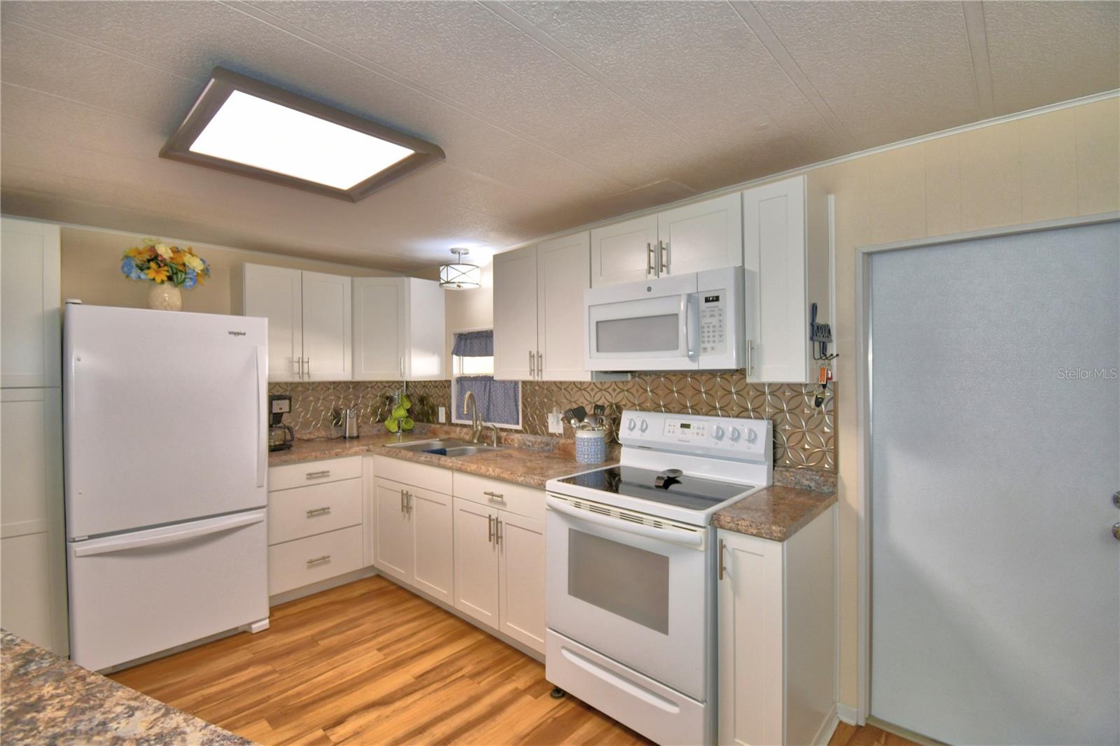 ARIANA SHORES MHP - Residential