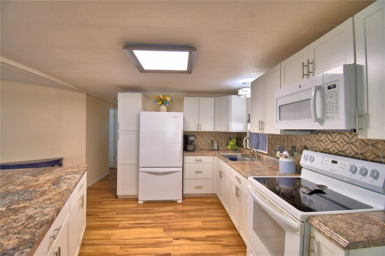 ARIANA SHORES MHP - Residential