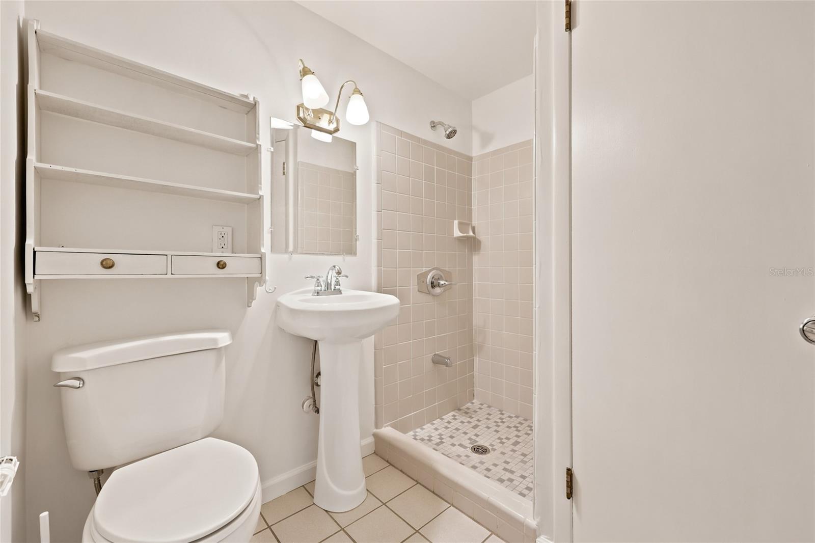 HENDERSON HEIGHTS - Residential