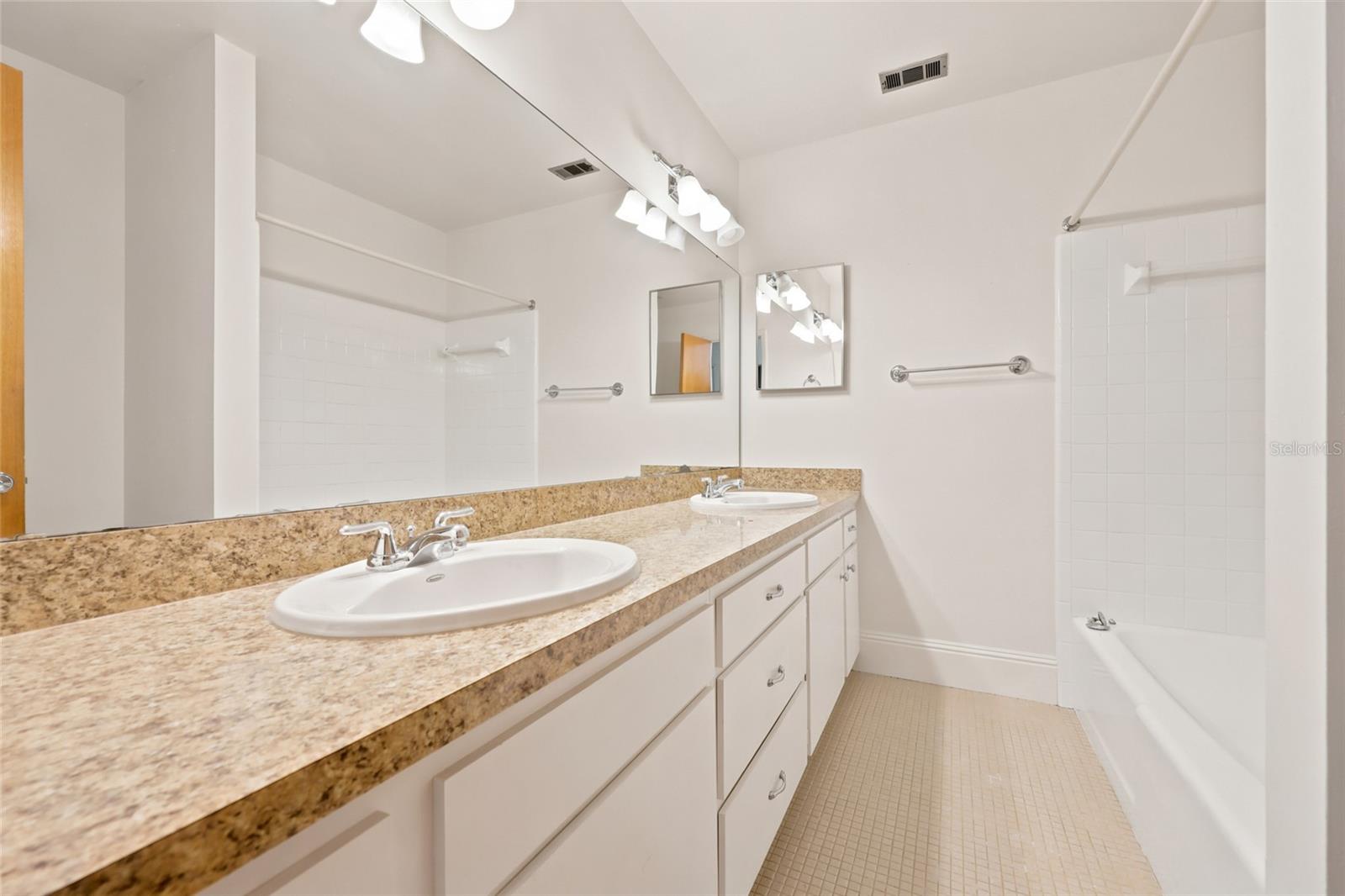 HENDERSON HEIGHTS - Residential