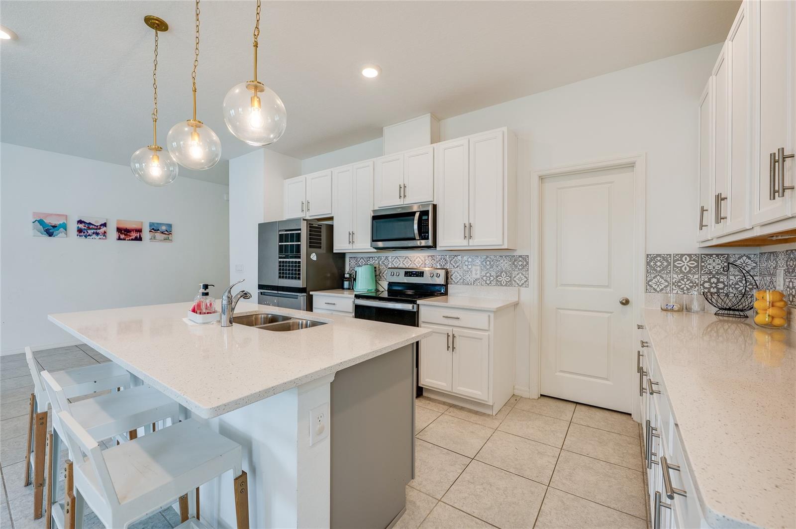 LINCOLN OAKS - Residential