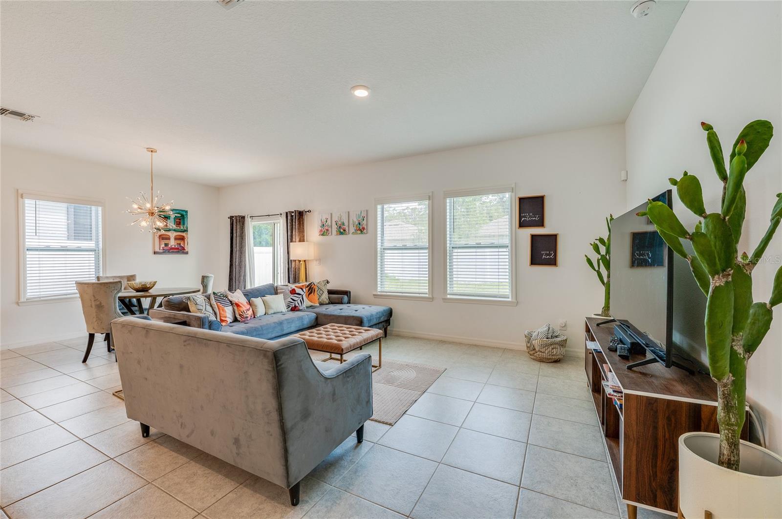 LINCOLN OAKS - Residential