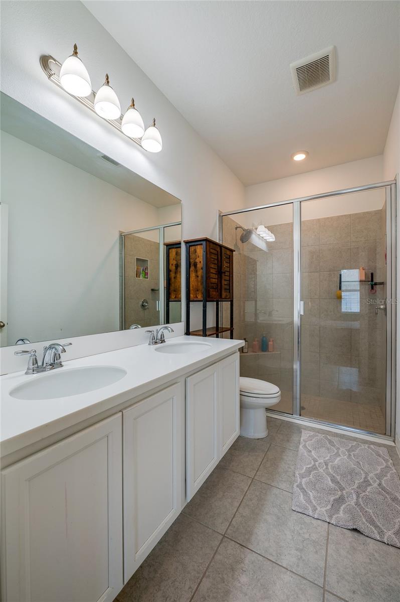 LINCOLN OAKS - Residential