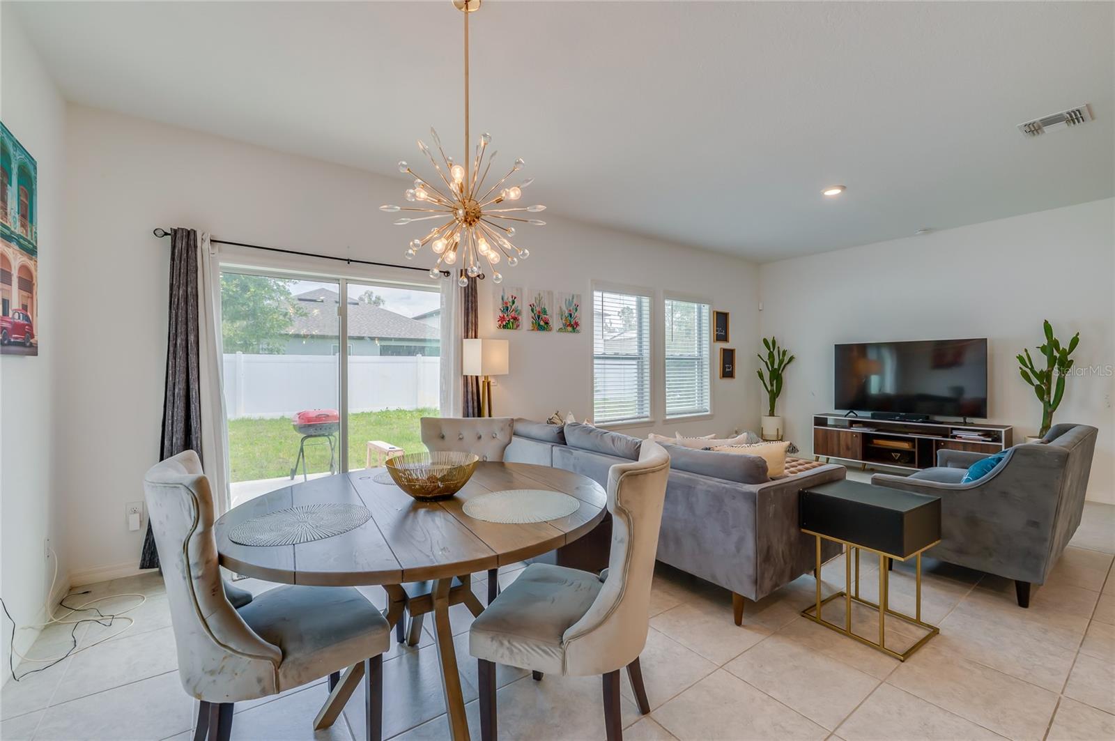 LINCOLN OAKS - Residential