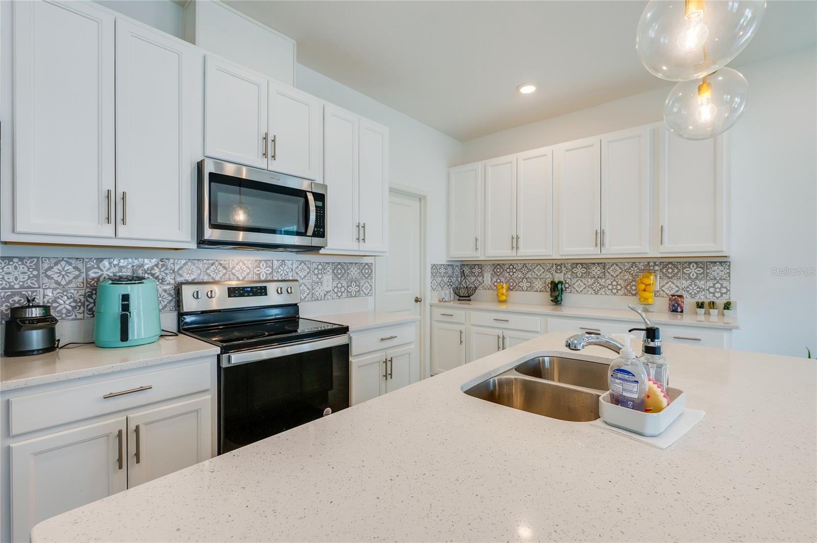 LINCOLN OAKS - Residential