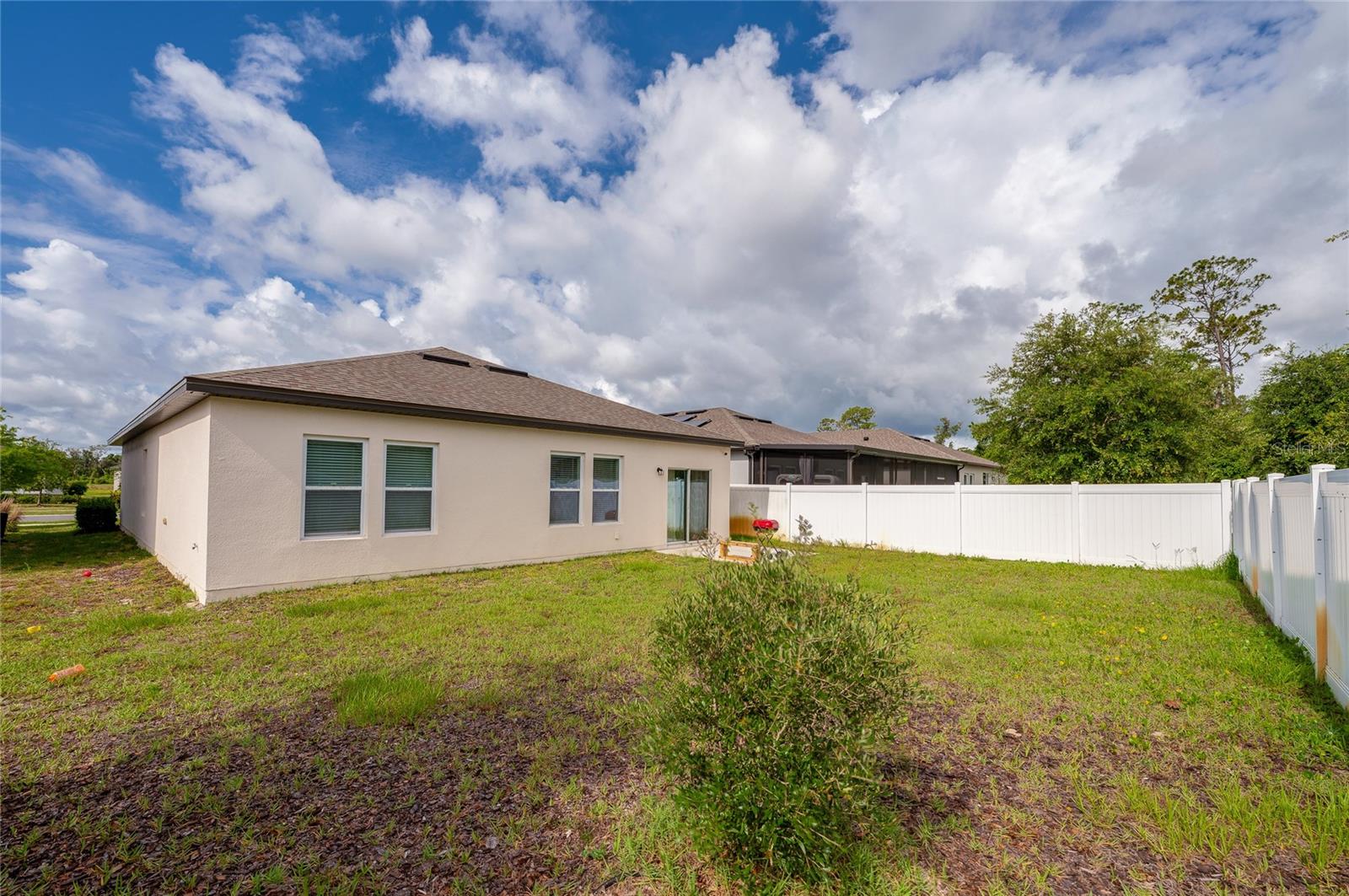LINCOLN OAKS - Residential