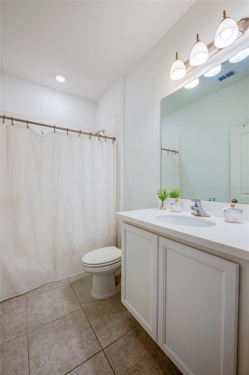 LINCOLN OAKS - Residential