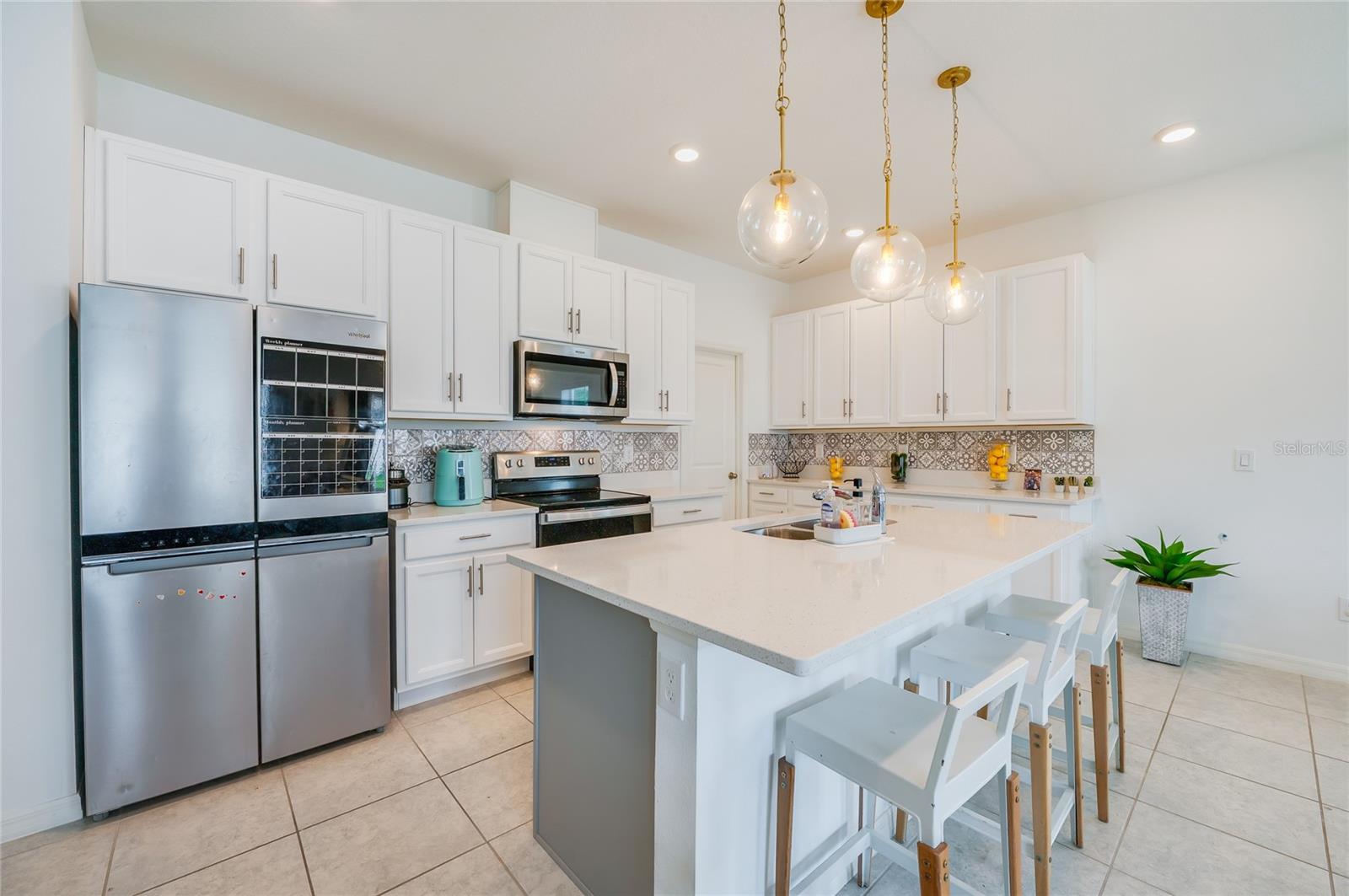 LINCOLN OAKS - Residential