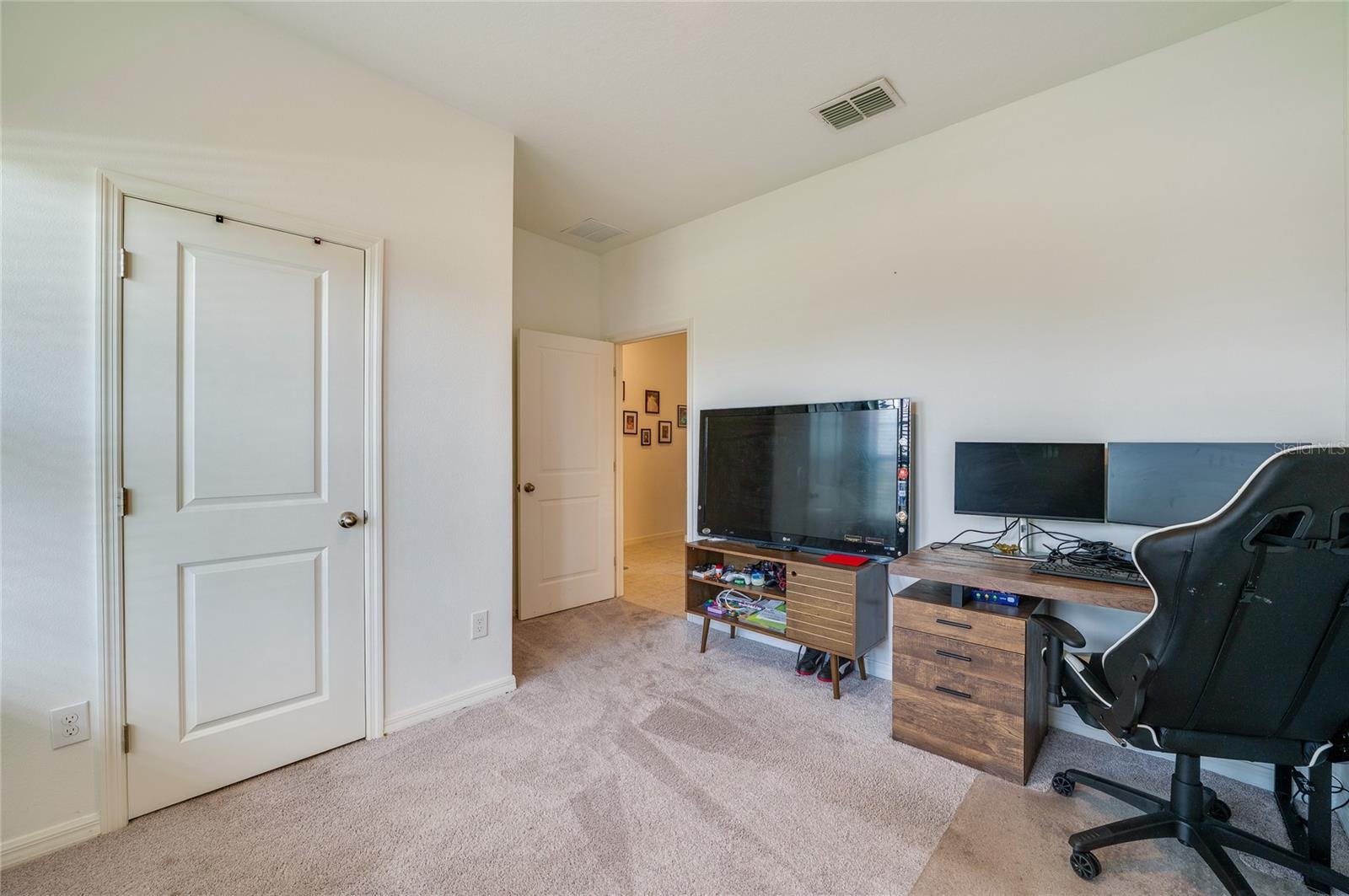 LINCOLN OAKS - Residential